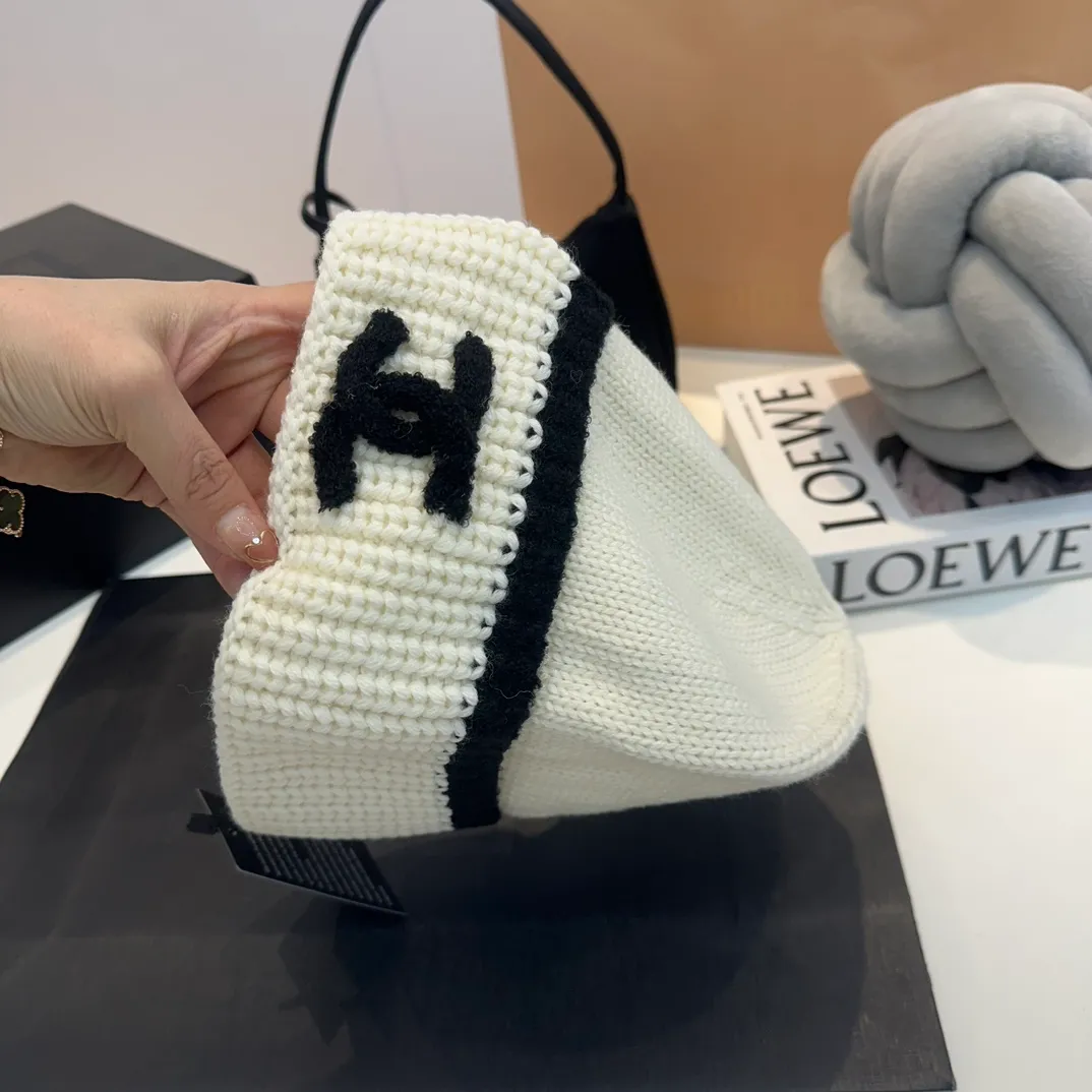 P70 official website quality Chanel 23K autumn and winter wool hat recommended by Internet celebrity fashion bloggers, a popular style in Xiaohongshu, a knitted hat with a super soft and comfortable feel, and excellent elasticity