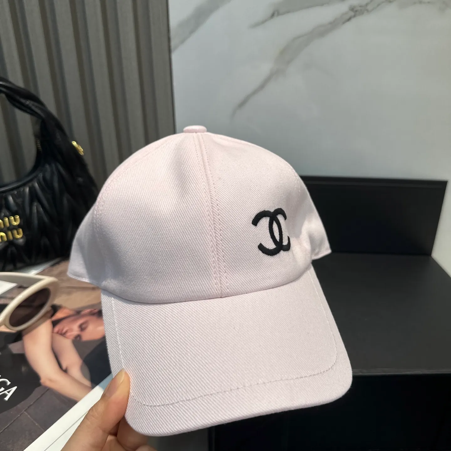 P90 Chanel (Chanel) counter new double-sided embroidered baseball cap🧢1:1 mold customization, three-dimensional embroidery, exquisite and flawless! 100% pure cotton fabric, original factory quality, exclusive physical photography.