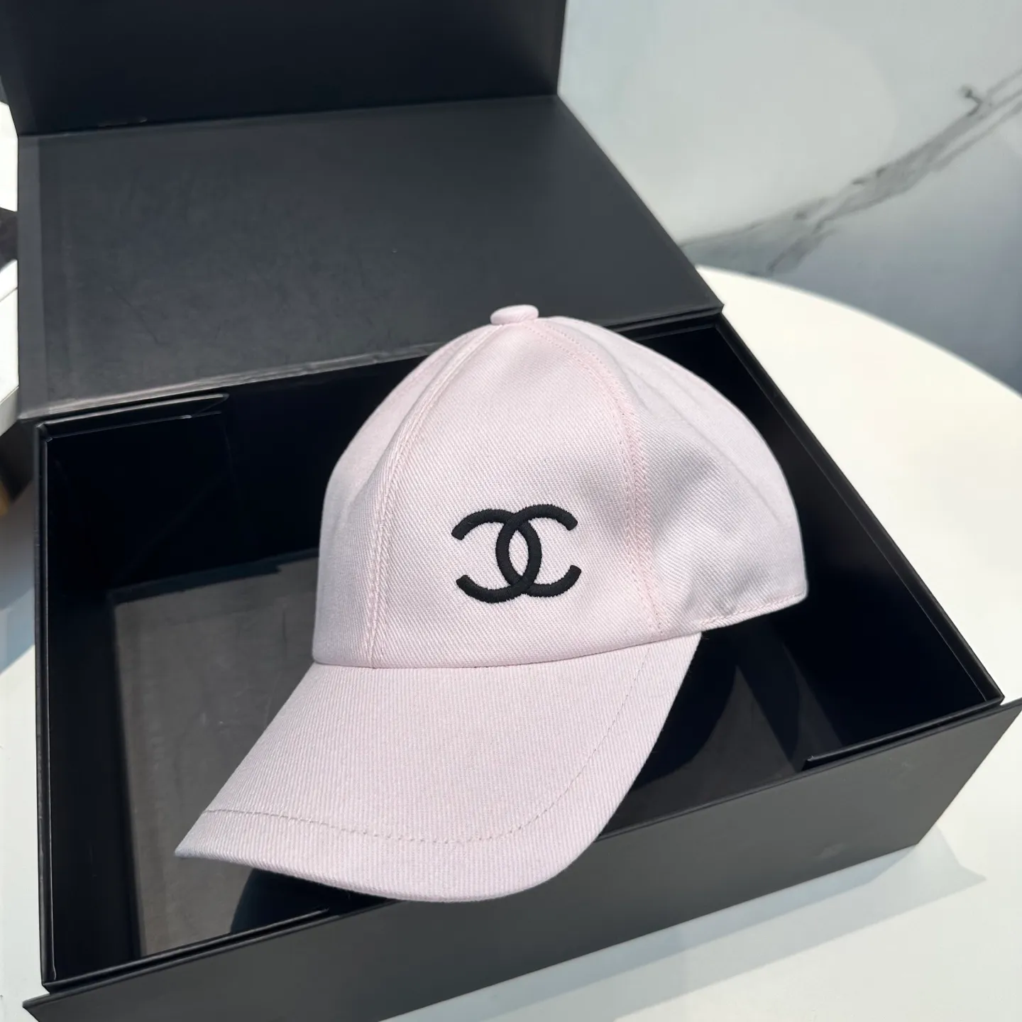 P90 Chanel (Chanel) counter new double-sided embroidered baseball cap🧢1:1 mold customization, three-dimensional embroidery, exquisite and flawless! 100% pure cotton fabric, original factory quality, exclusive physical photography.