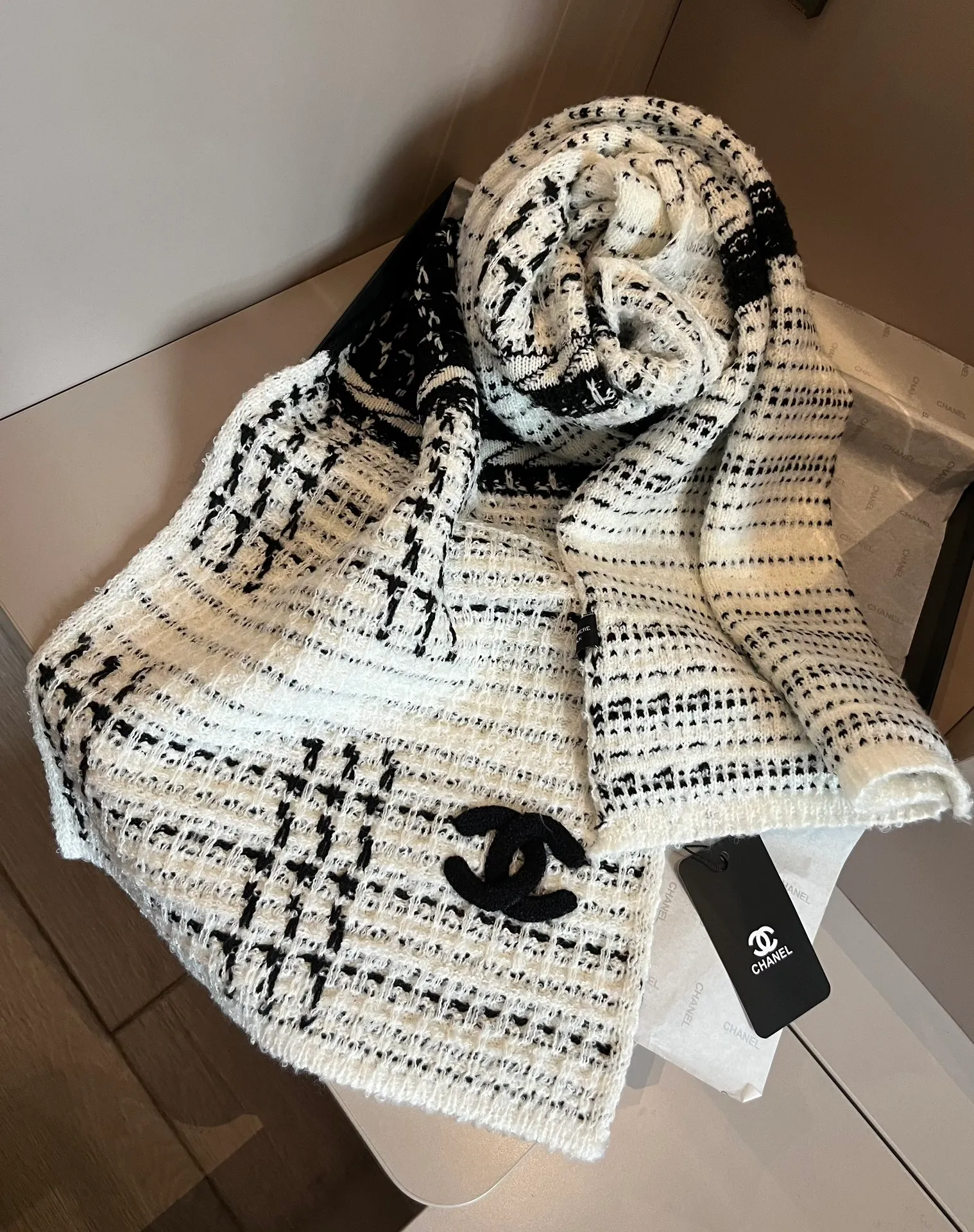💰270¥ Chanel knitted hat and scarf set