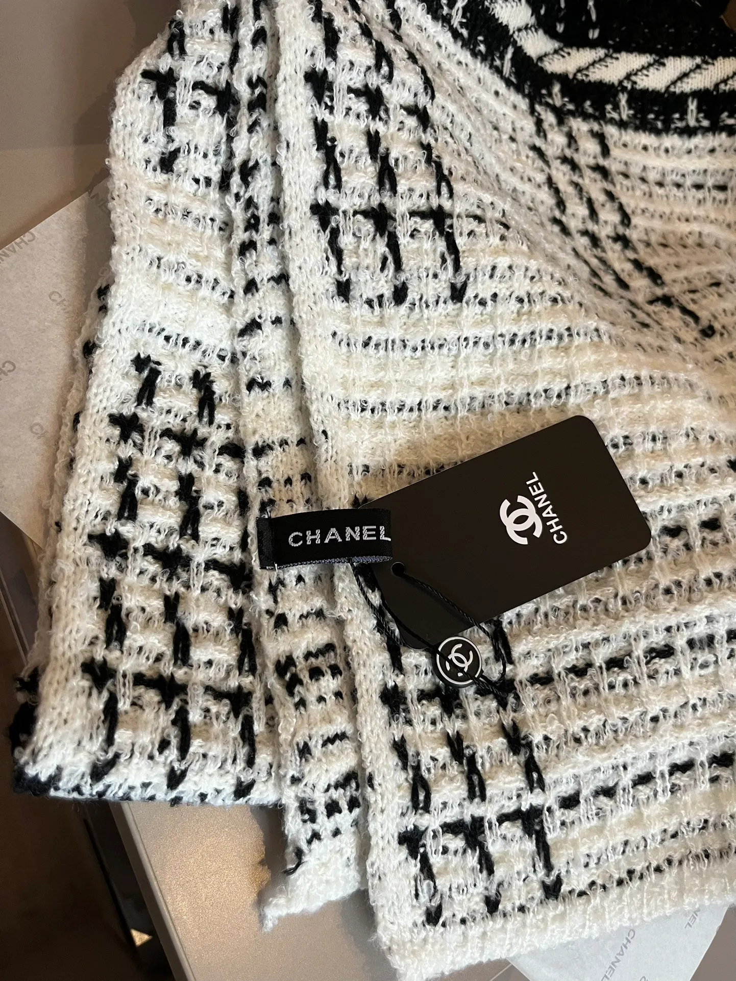 💰270¥ Chanel knitted hat and scarf set