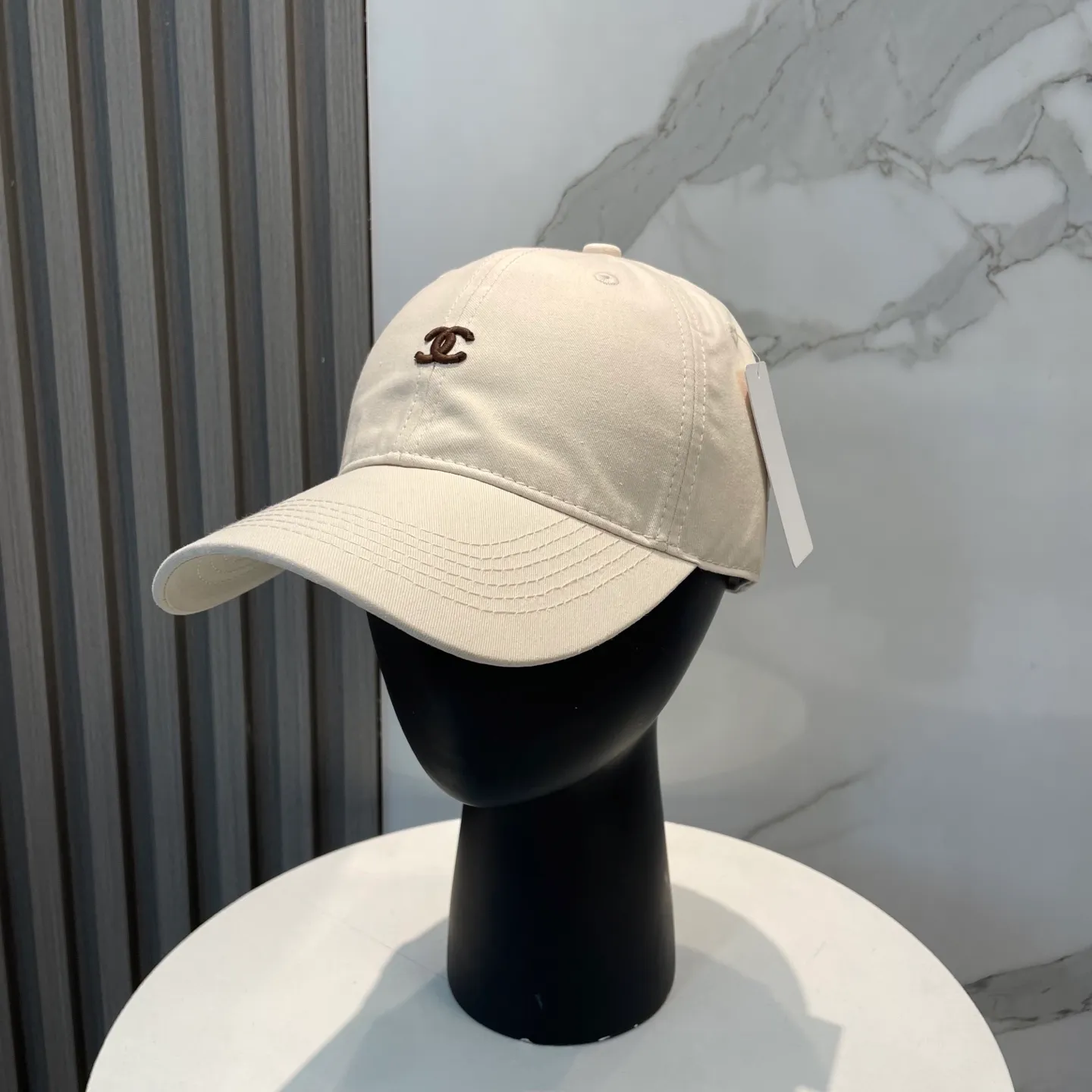 P60 CHANEL [Chanel] New simple embroidered logo baseball cap, new model shipped, big brand style is super easy to match, hurry up and get it!