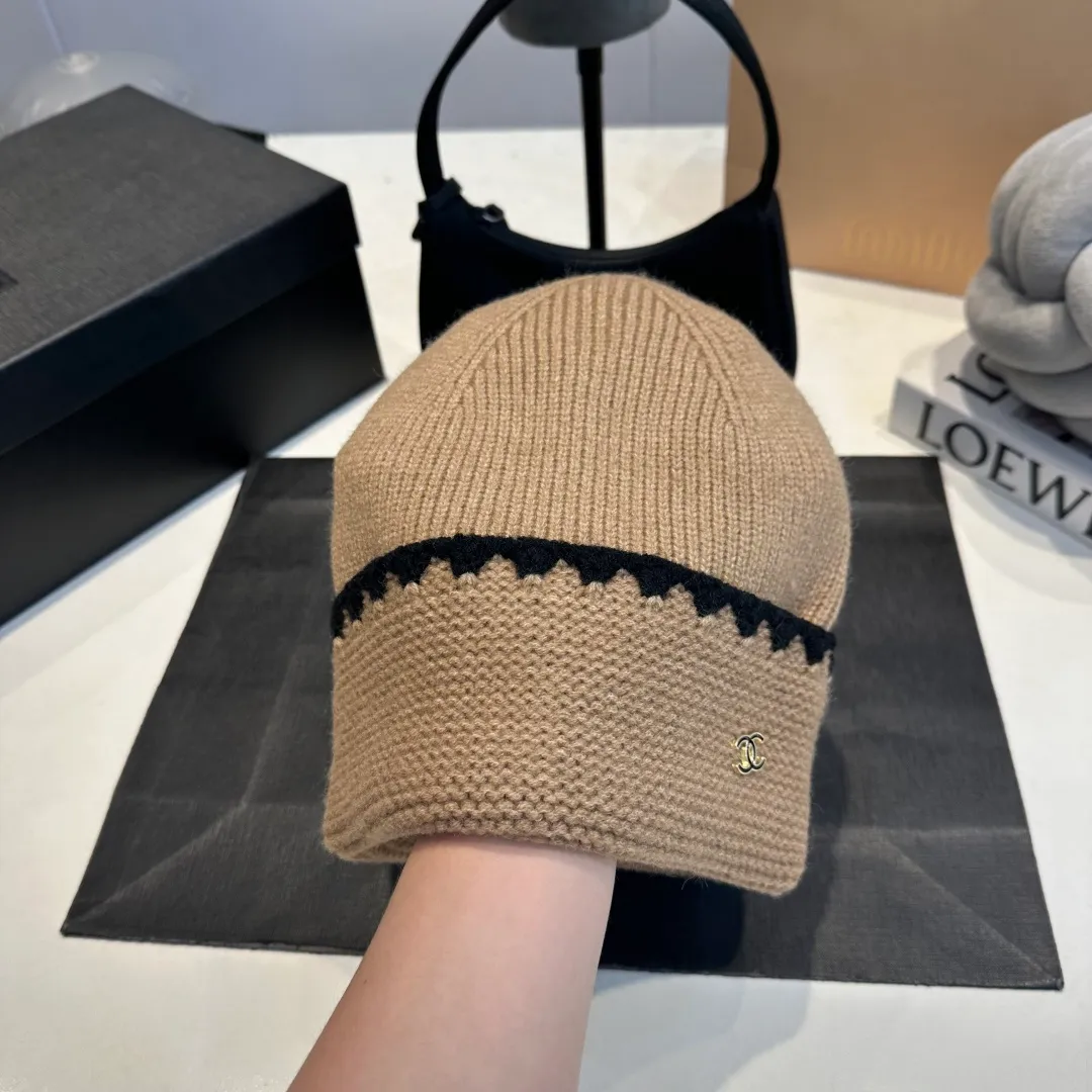 P50 Cha.nel official website quality Chanel autumn and winter woolen hat recommended by Internet celebrity fashion bloggers, Xiaohongshu's popular style, super soft and comfortable knitted hat with excellent elasticity!