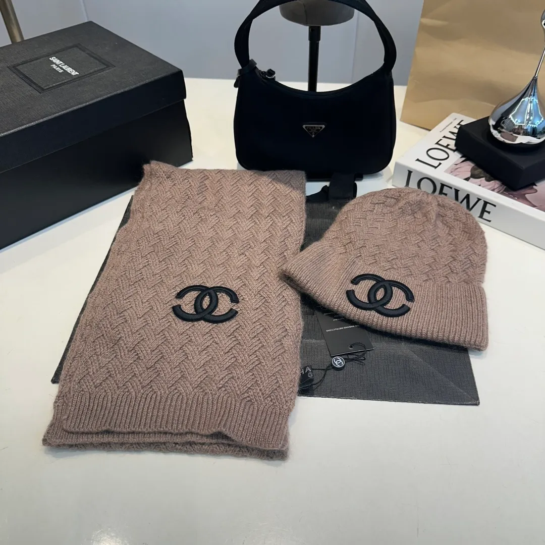 P220 Chanel Chanel knitted cashmere scarf hat set official model
