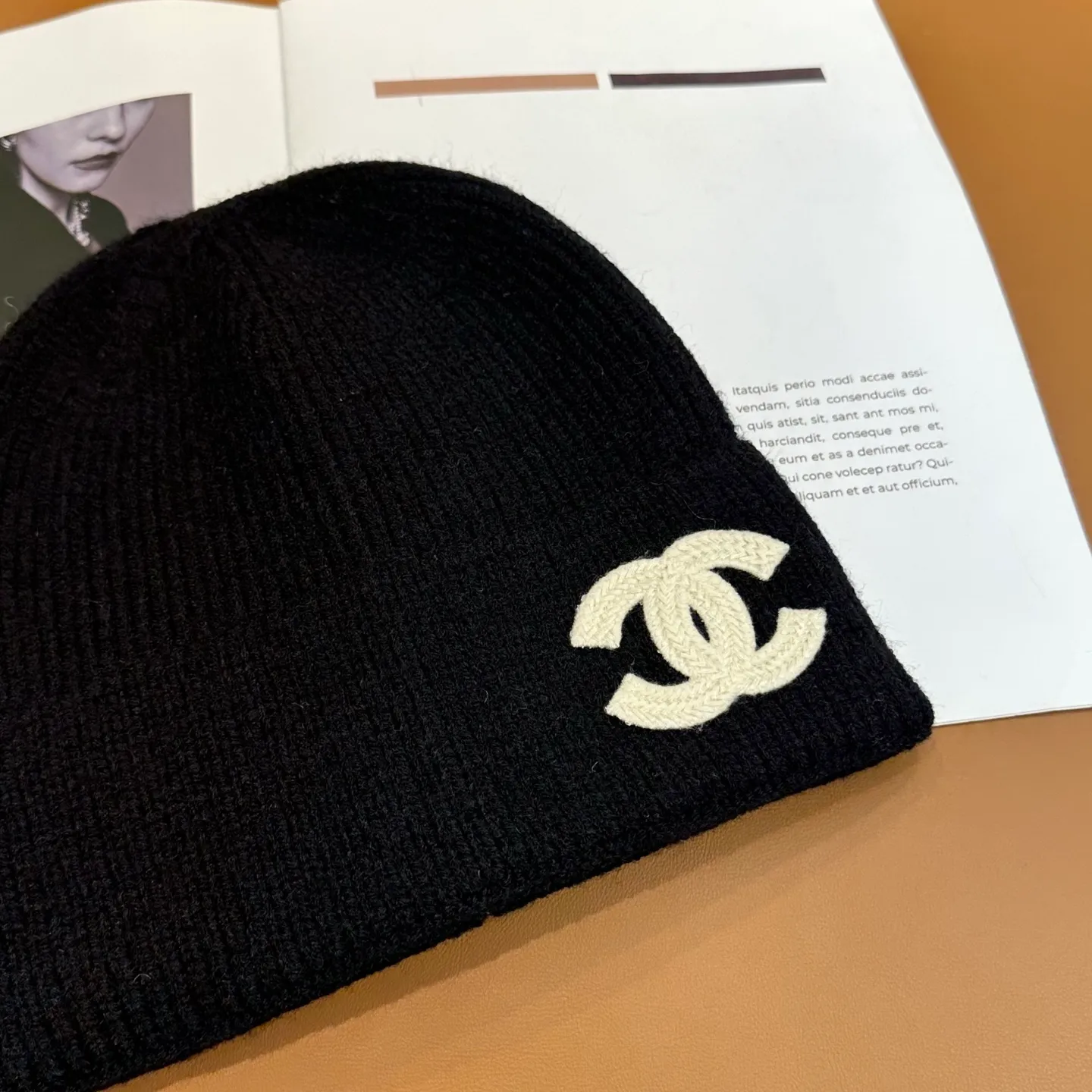 P46 Comes with dust bag 🌺 [CHANEL] New rabbit fur knitted hat, Xiaohongshu, the main recommendation of major Internet celebrities! Thicker and warmer, fashionable and popular🌸First-class texture, the best brand for keeping warm in autumn and winter, order now, limited quantity available