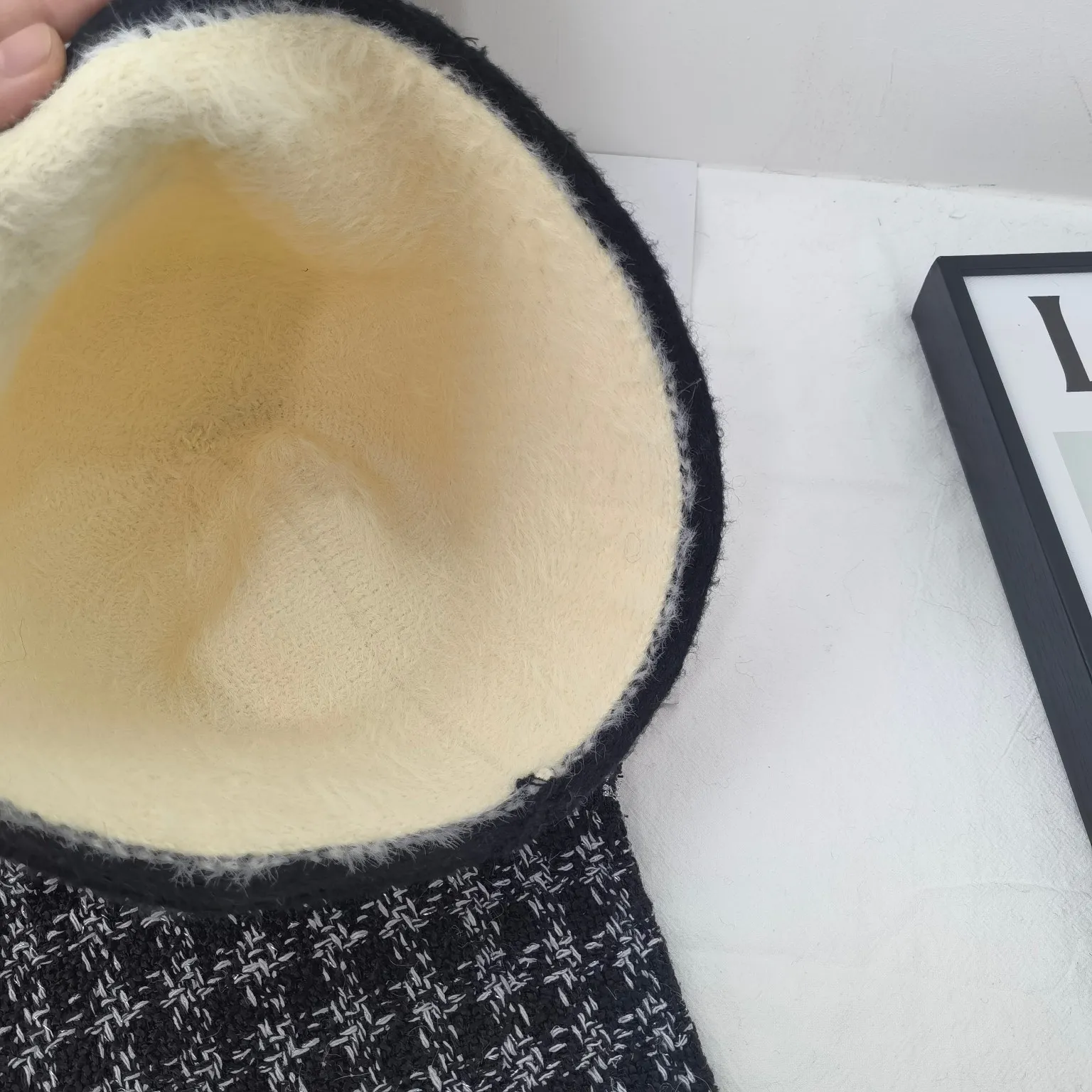 Special 🉐60💛 Comes with dust bag [CHANEL Chanel] 2022 autumn and winter new plush color-blocked bucket hat, small fragrance and big brand are out on the street, a must-have in autumn and winter