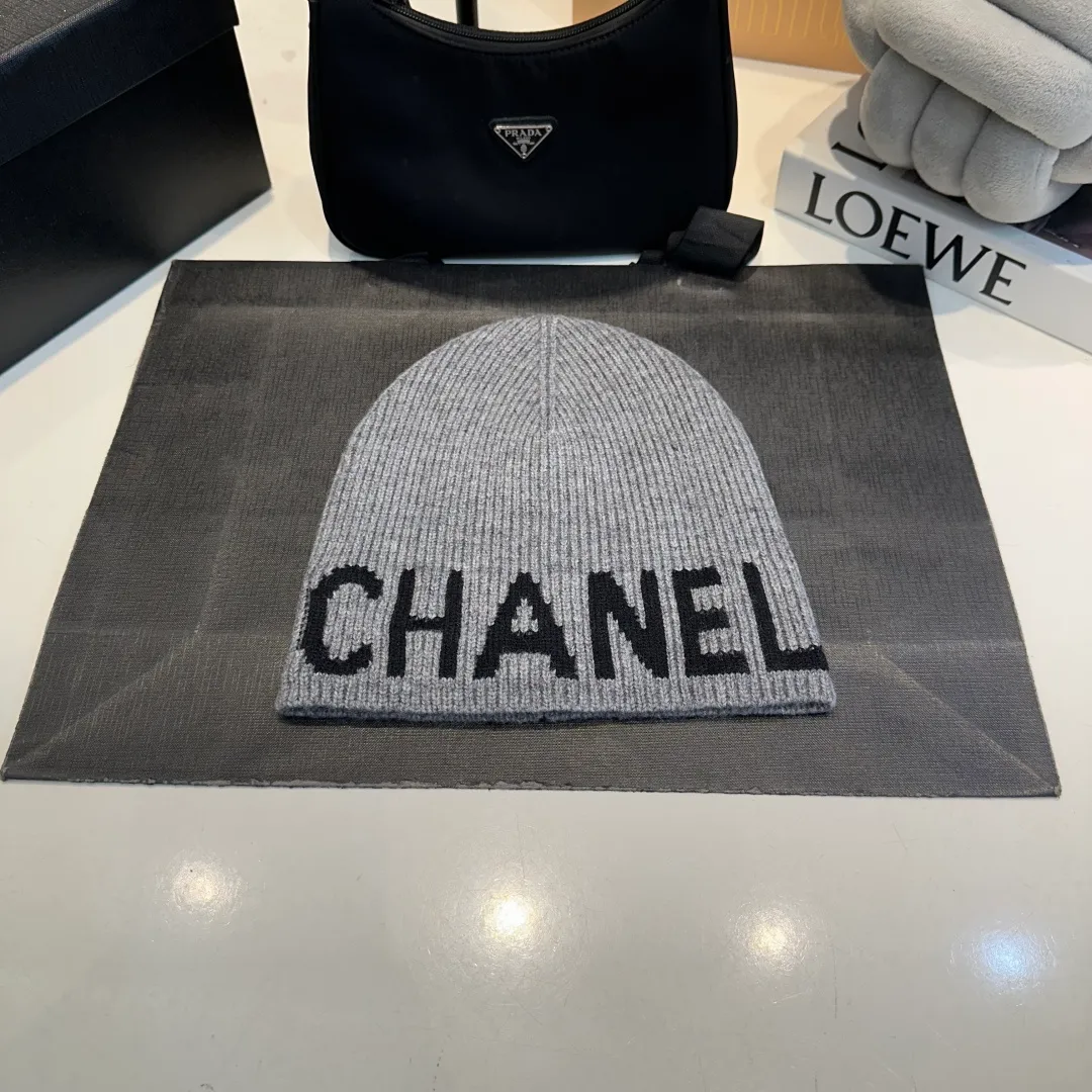 P70 2025 Official Chanel Chanel Autumn and Winter Beanie Recommended by Internet Celebrity Fashion Bloggers, Xiaohongshu Popular Style, Knitted Beanie with Super Soft and Comfortable Feel, Excellent Elasticity!