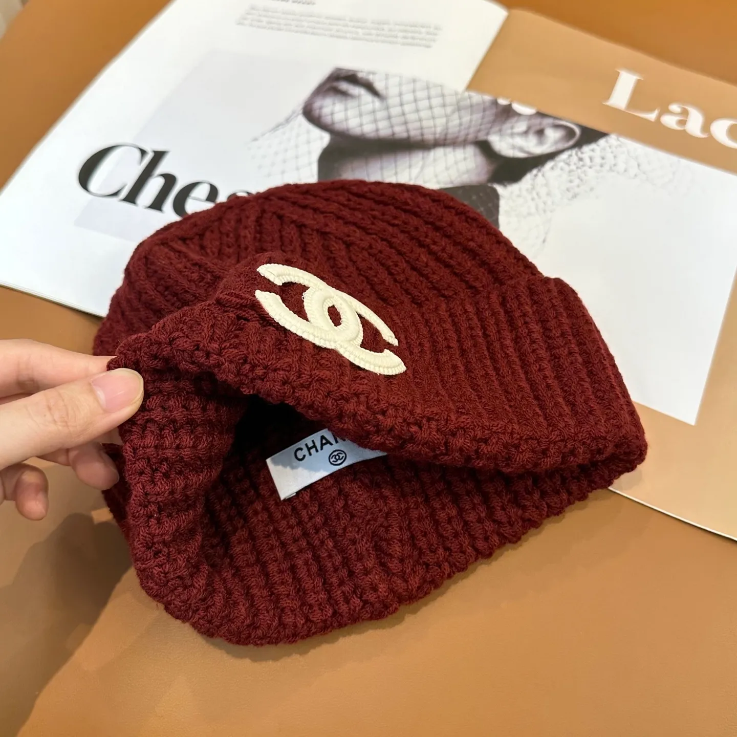 P60 comes with dust bag 🌺 [CHANEL] New knitted hat, Xiaohongshu, the main recommendation of major Internet celebrities! Thicker and warmer, fashionable and popular🌸First-class texture, the best brand for keeping warm in autumn and winter, order now, limited quantity available