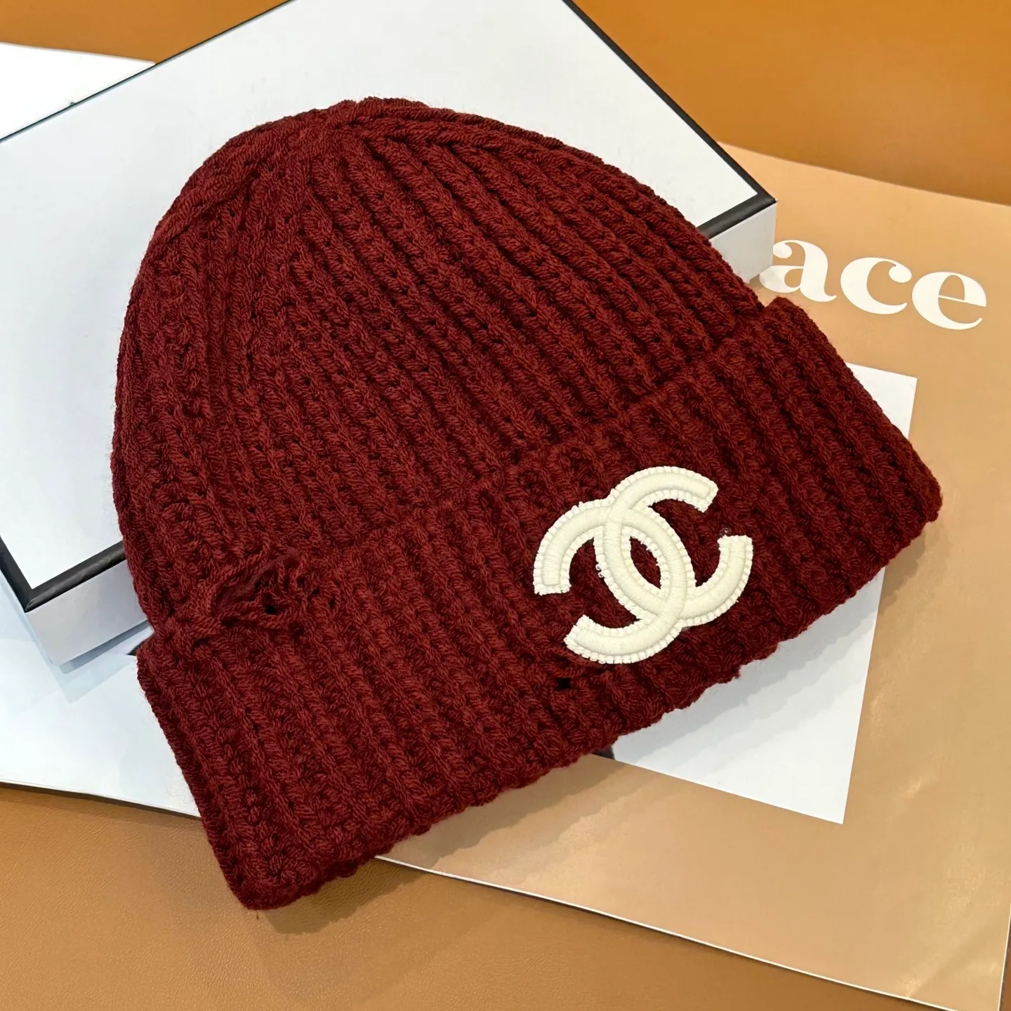 P60 comes with dust bag 🌺 [CHANEL] New knitted hat, Xiaohongshu, the main recommendation of major Internet celebrities! Thicker and warmer, fashionable and popular🌸First-class texture, the best brand for keeping warm in autumn and winter, order now, limited quantity available