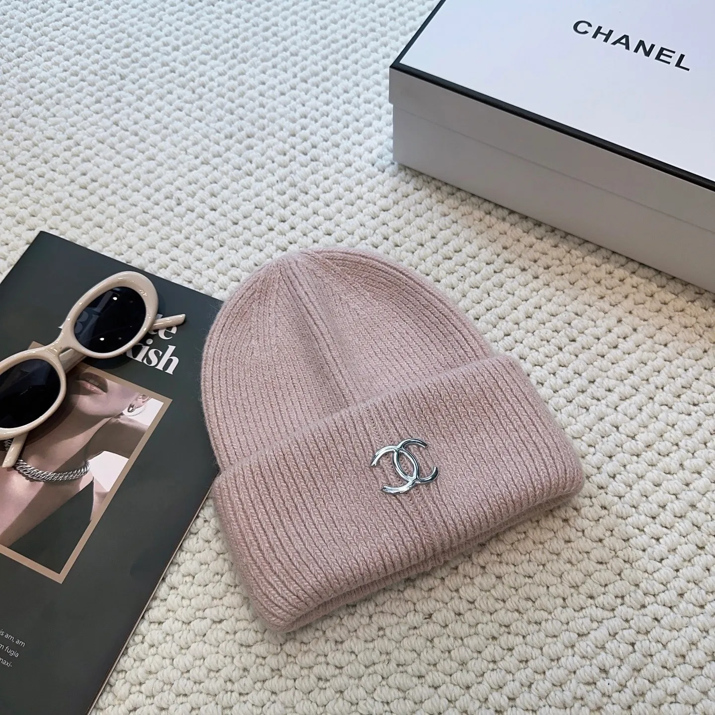 P60 comes with dust bag 🌺 [CHANEL] New rabbit fur knitted hat, Xiaohongshu, the main recommendation of major Internet celebrities! Thicker and warmer, fashionable and popular🌸First-class texture, the best brand for keeping warm in autumn and winter, order now, limited quantity available