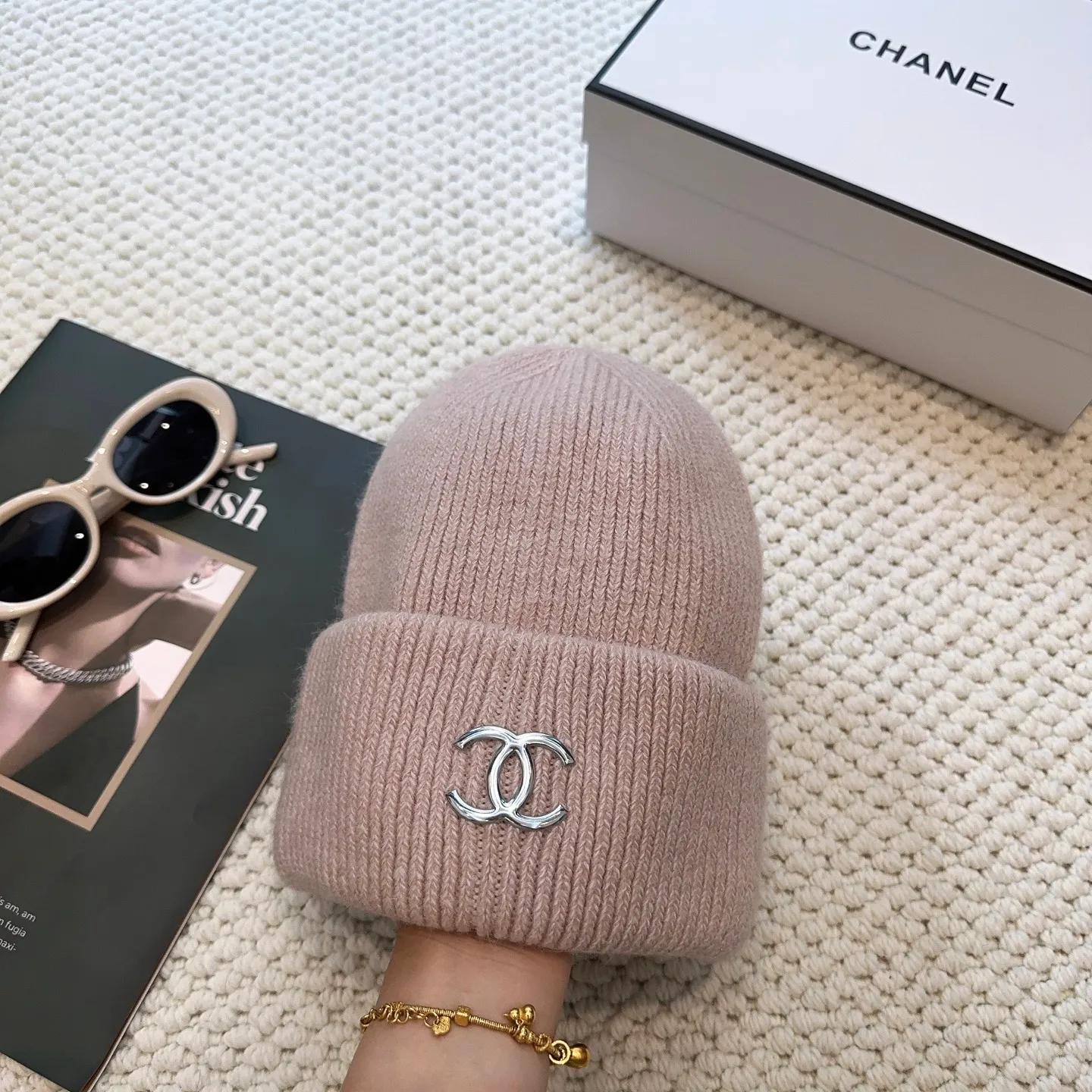 P60 comes with dust bag 🌺 [CHANEL] New rabbit fur knitted hat, Xiaohongshu, the main recommendation of major Internet celebrities! Thicker and warmer, fashionable and popular🌸First-class texture, the best brand for keeping warm in autumn and winter, order now, limited quantity available