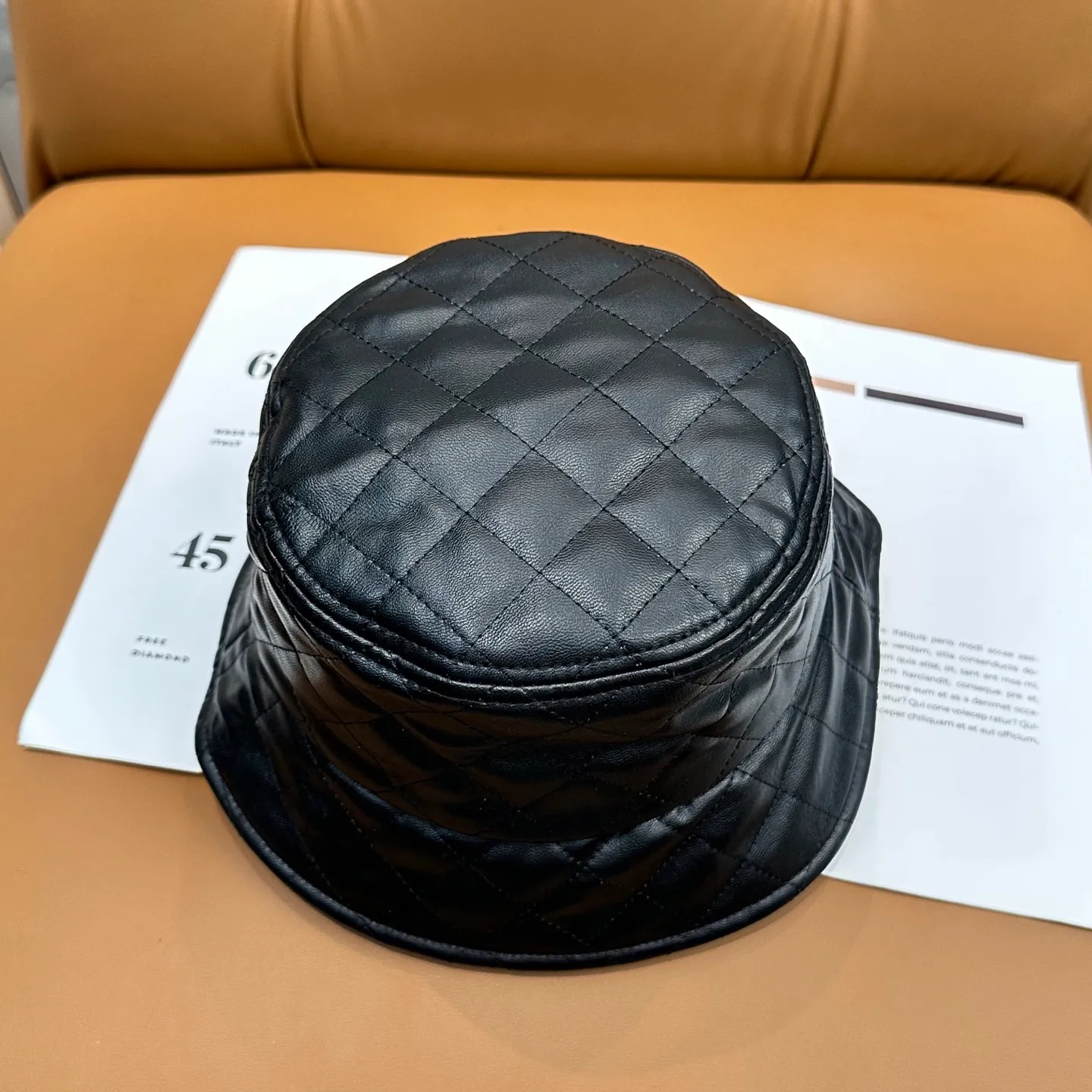 P60 Chanel, new autumn and winter product, leather plaid fisherman hat with exquisite details, counter quality and full of personality
