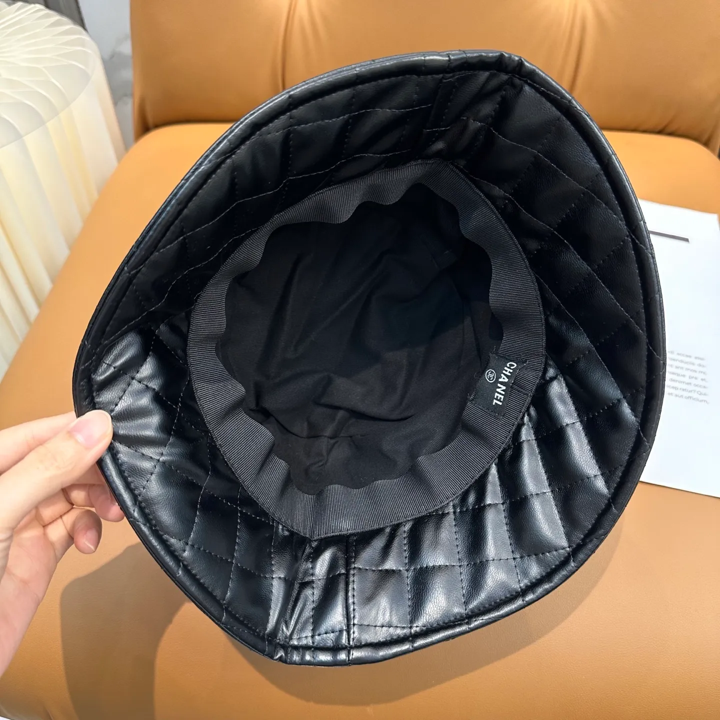 P60 Chanel, new autumn and winter product, leather plaid fisherman hat with exquisite details, counter quality and full of personality