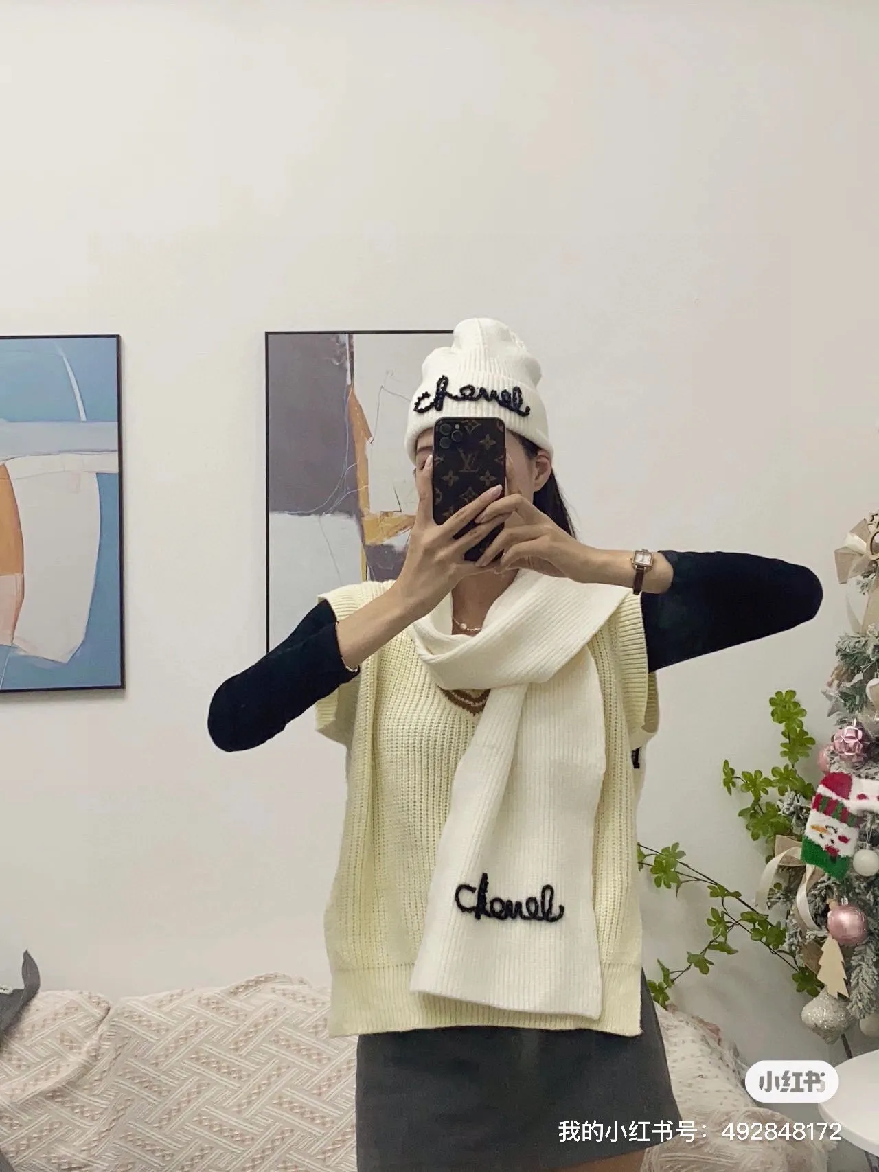 P170 CHANEL Xiaohongshu popular style, official website new classic suit hat! Hat ➕Scarf! It feels great in hand! It’s warm and super comfortable. This winter, all you need is a hat set like this. It’s warm and fashionable! Welcome to choose!!