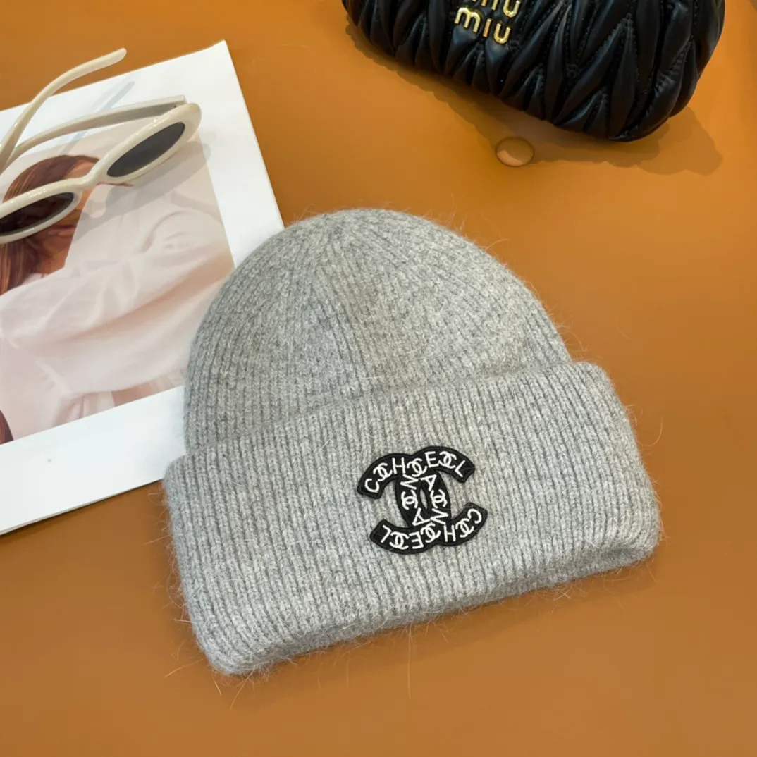 P56 comes with dust bag 🌺 [CHANEL] New rabbit fur knitted hat, Xiaohongshu, the main recommendation of major Internet celebrities! Thicker and warmer, fashionable and popular🌸First-class texture, the best brand for keeping warm in autumn and winter, order now, limited quantity available