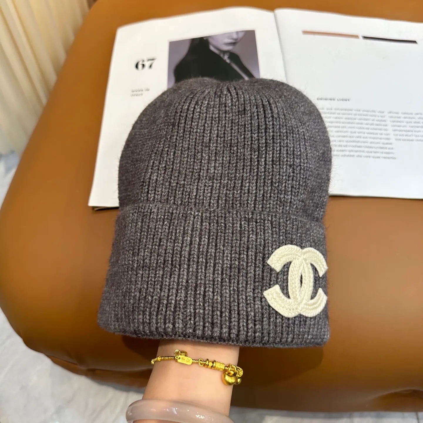 P46 Comes with dust bag 🌺 [CHANEL] New rabbit fur knitted hat, Xiaohongshu, the main recommendation of major Internet celebrities! Thicker and warmer, fashionable and popular🌸First-class texture, the best brand for keeping warm in autumn and winter, order now, limited quantity available