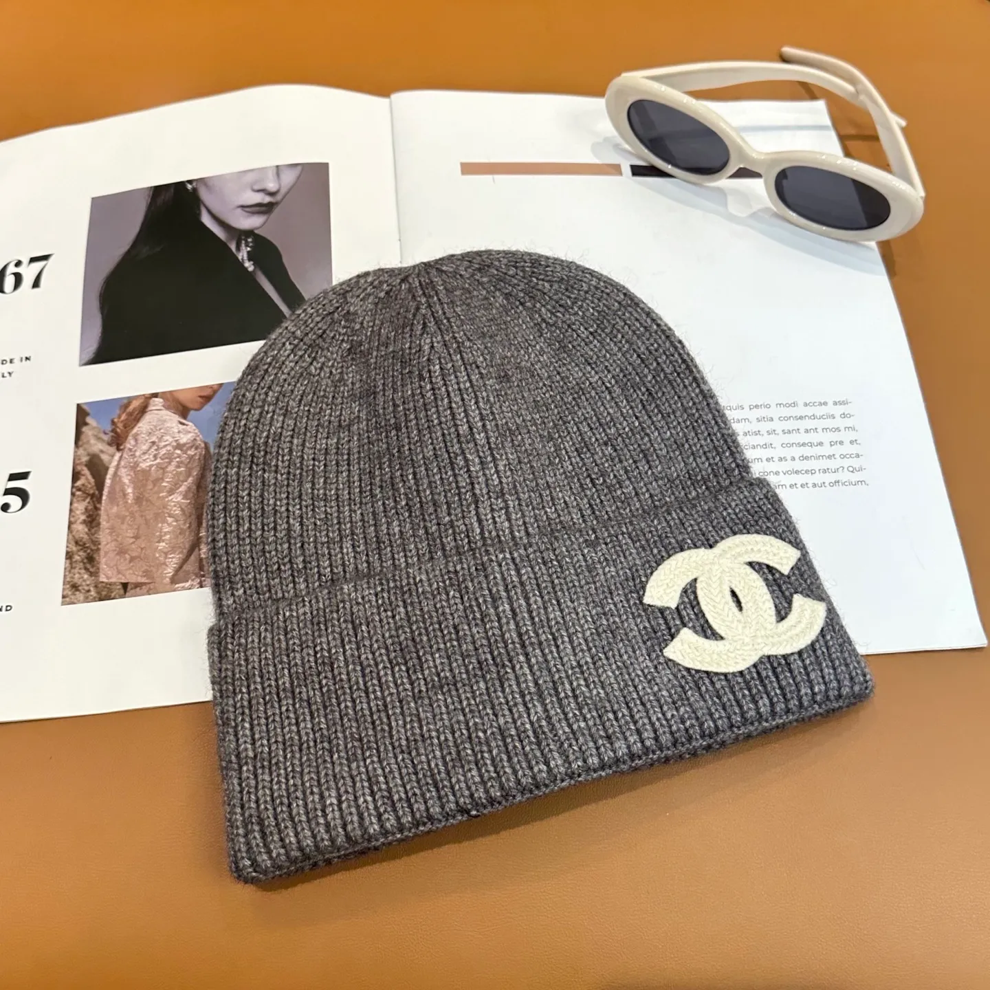 P46 Comes with dust bag 🌺 [CHANEL] New rabbit fur knitted hat, Xiaohongshu, the main recommendation of major Internet celebrities! Thicker and warmer, fashionable and popular🌸First-class texture, the best brand for keeping warm in autumn and winter, order now, limited quantity available