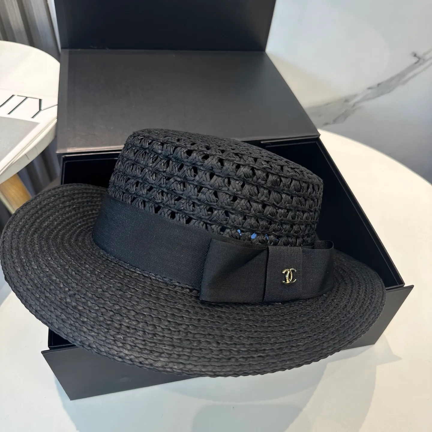 P90 Chanel 2025 new flat-top straw hat, advanced customization, lady style, attention to detail, sun protection and UV protection in summer, a must-have for travel, versatile and good-looking