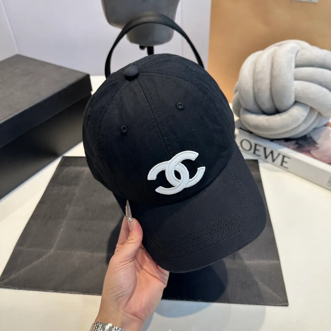 P60 Chanel Chanel 25 spring and summer new hole baseball cap, personalized broken corner brim design is full of sense