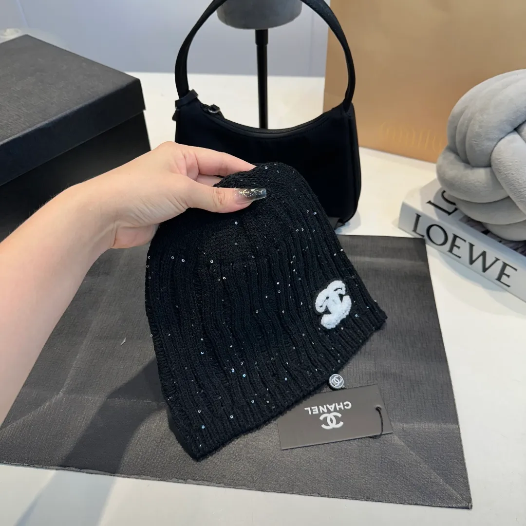 P56 Chanel Chanel knitted beanie
