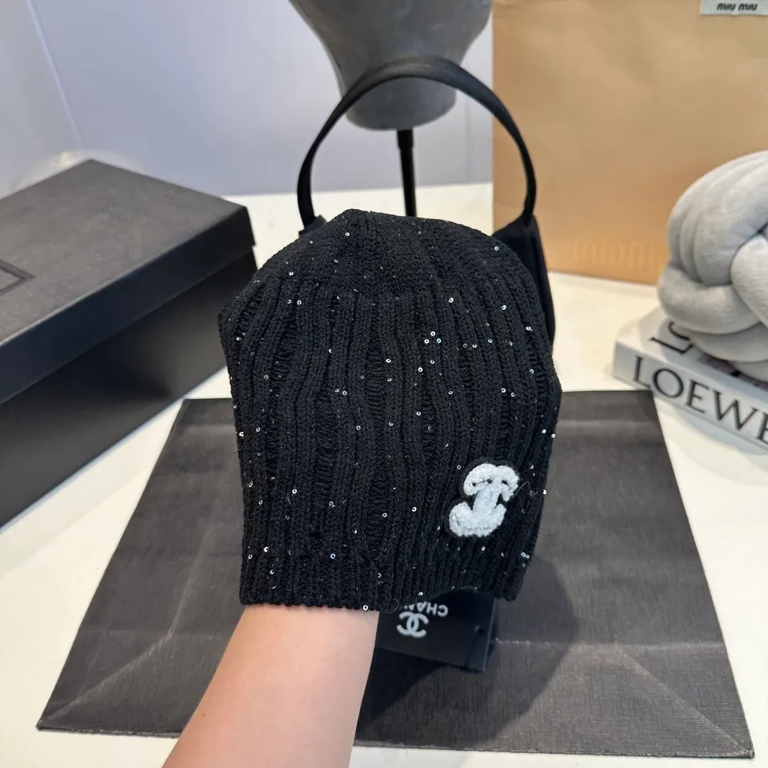 P56 Chanel Chanel knitted beanie