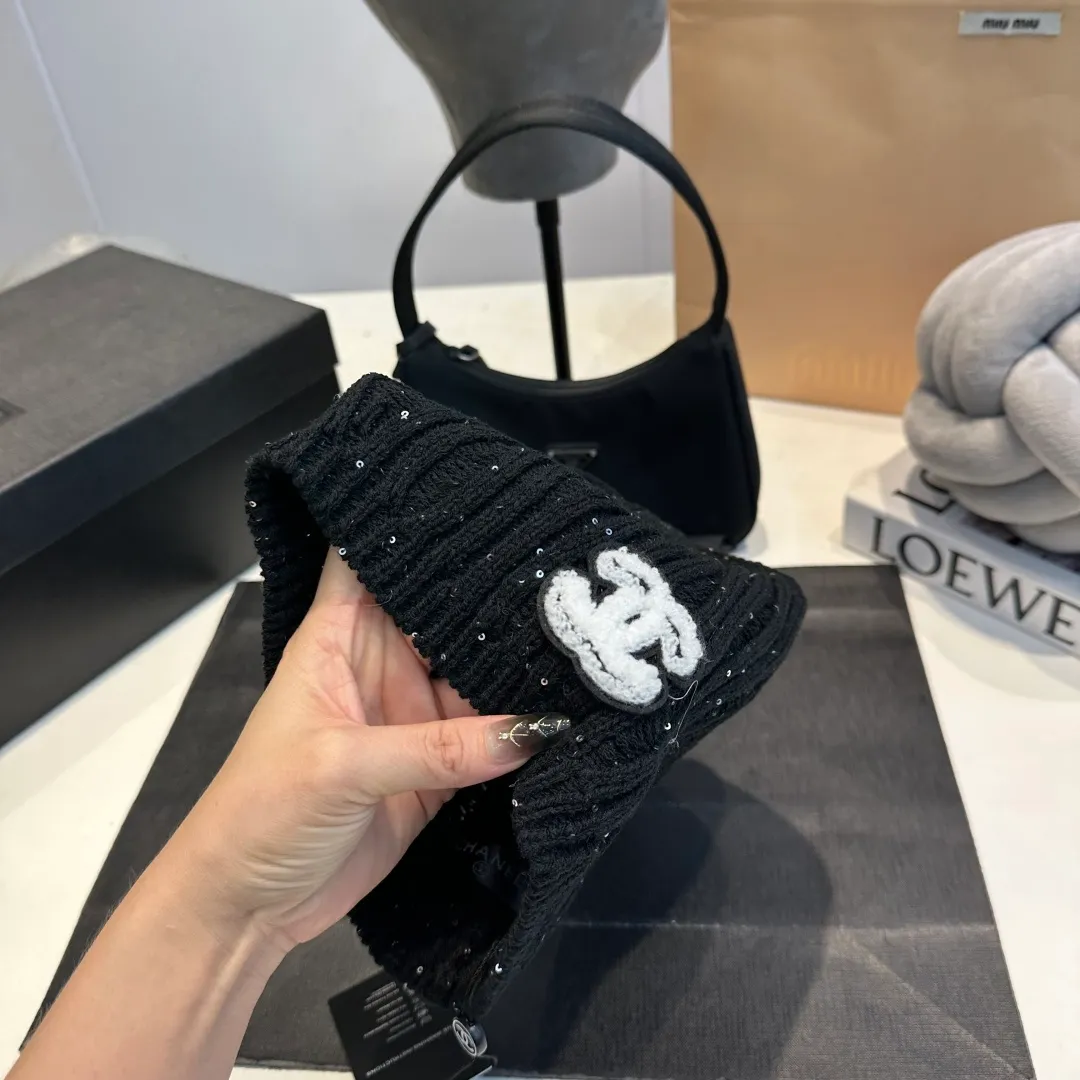 P56 Chanel Chanel knitted beanie