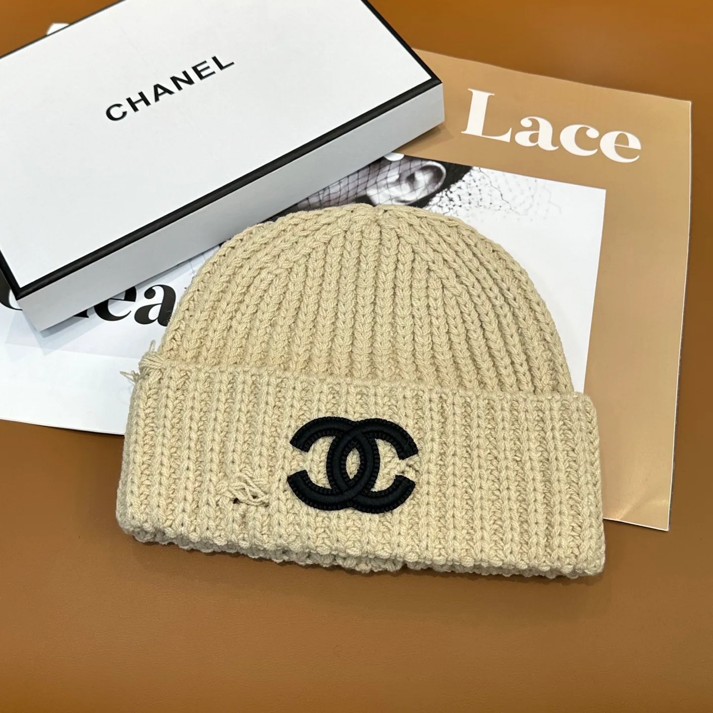 P50 comes with dust bag 🌺 [CHANEL] New knitted hat, Xiaohongshu, recommended by major Internet celebrities! Thicker and warmer, fashionable and popular🌸First-class texture, the best brand for keeping warm in autumn and winter, order now, limited quantity available