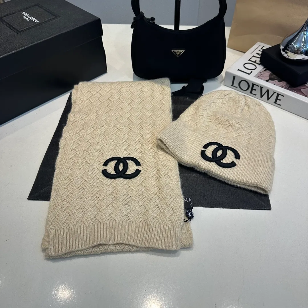 P220 Chanel Chanel knitted cashmere scarf hat set official model