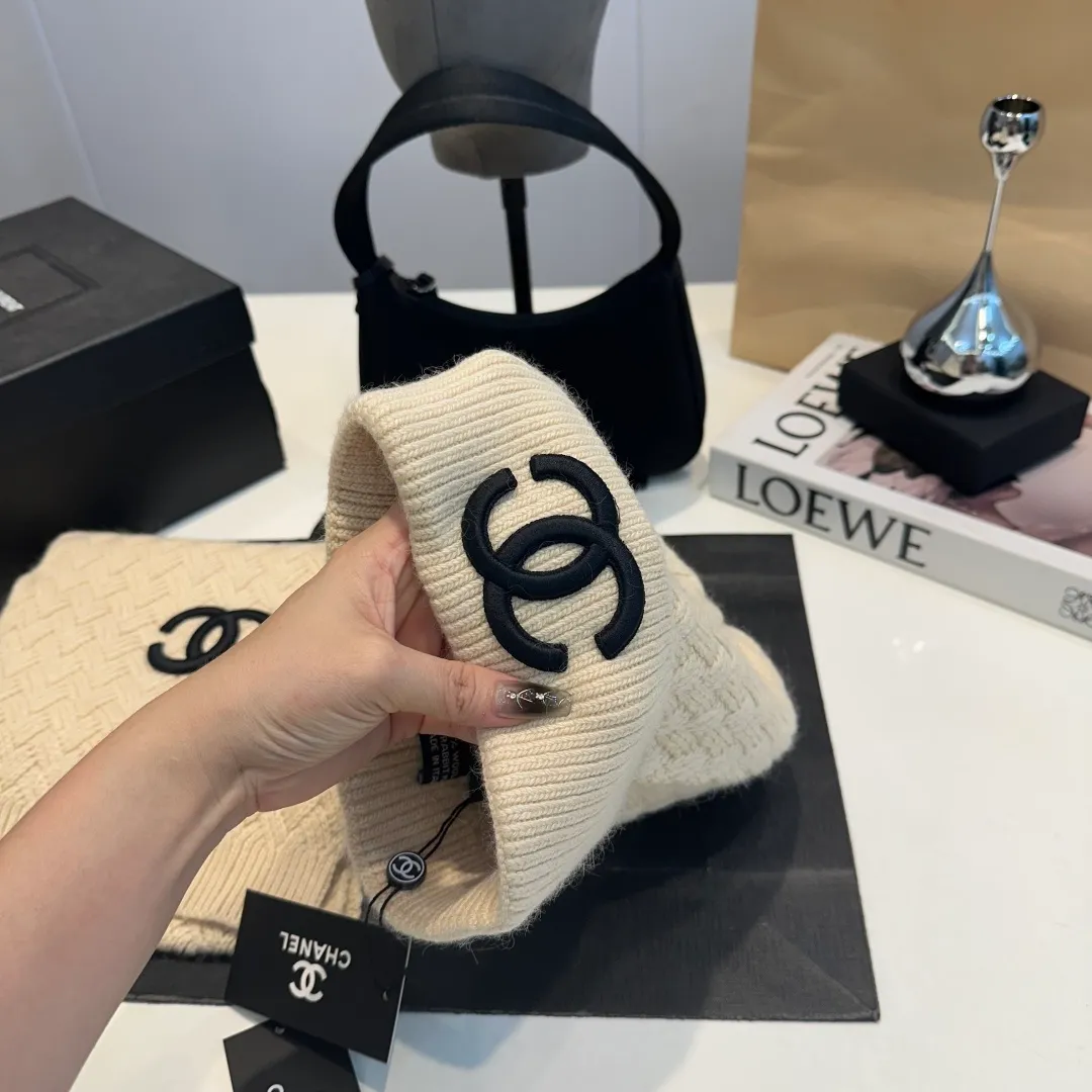 P220 Chanel Chanel knitted cashmere scarf hat set official model