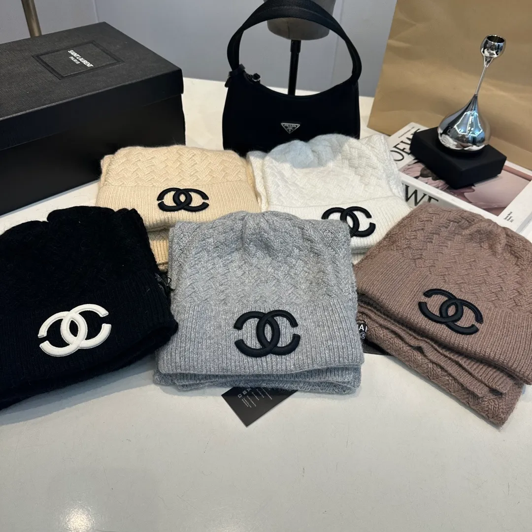 P220 Chanel Chanel knitted cashmere scarf hat set official model