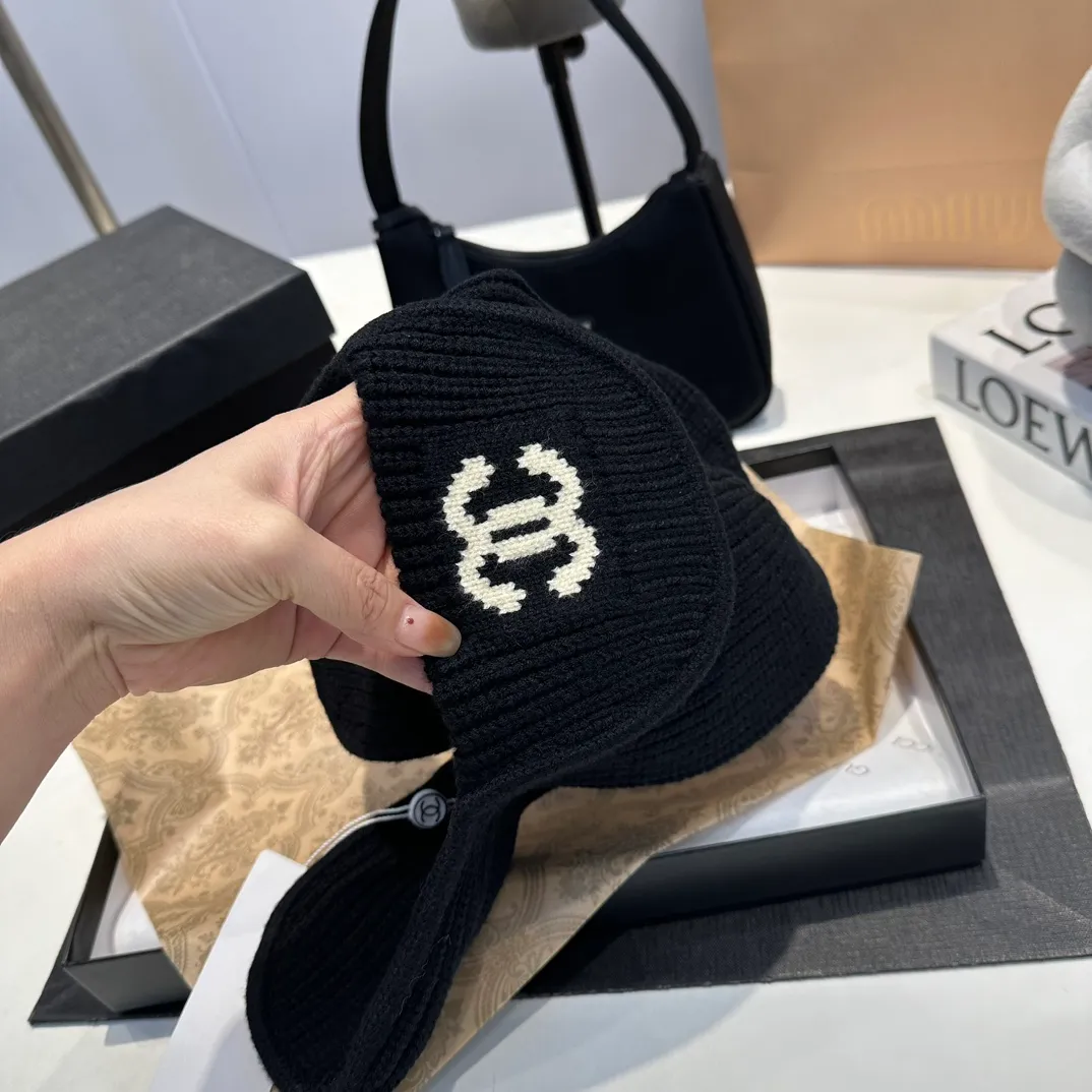 P60 Chane*🆕Chanel 24N new ski series wool hat, the popular Lei Feng hat on the Internet, black and white, versatile and cool, can be worn by men and women as a couple, warm and good-looking, a must-have