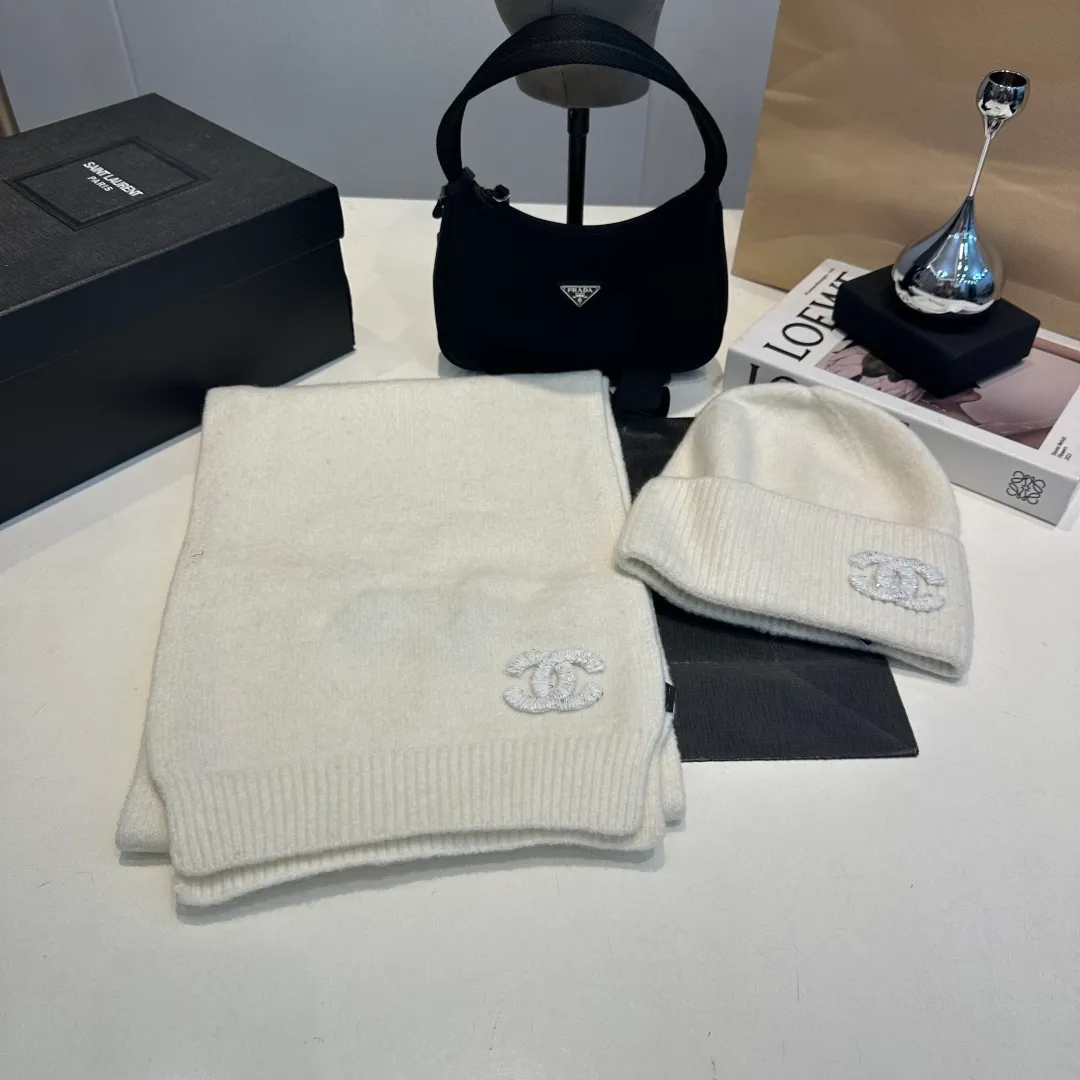 P220 Chanel Chanel knitted cashmere scarf hat set official model