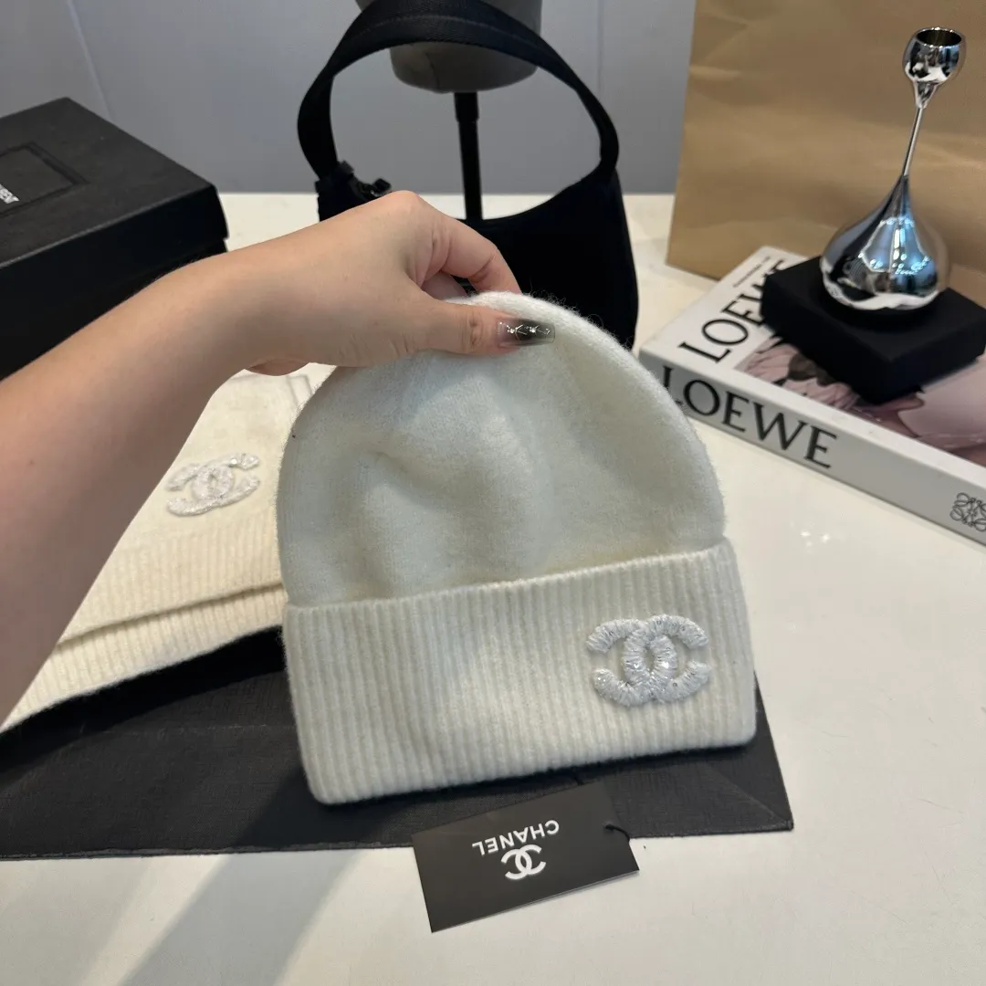 P220 Chanel Chanel knitted cashmere scarf hat set official model