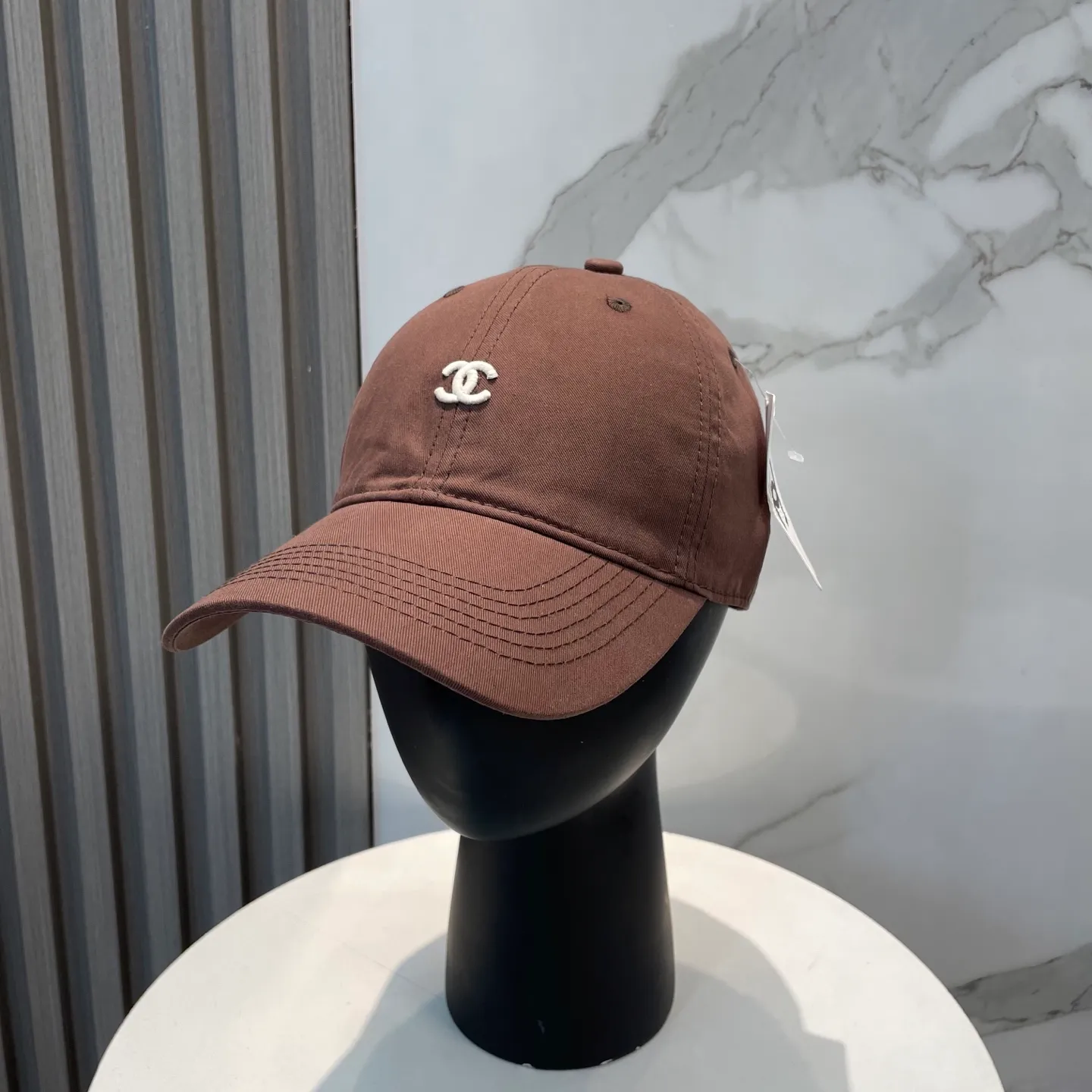 P60 CHANEL [Chanel] New simple embroidered logo baseball cap, new model shipped, big brand style is super easy to match, hurry up and get it!