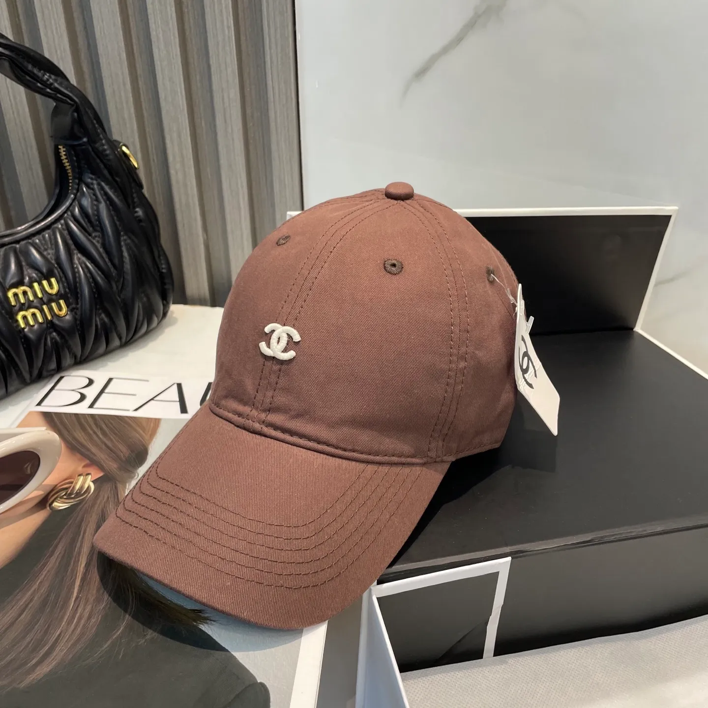 P60 CHANEL [Chanel] New simple embroidered logo baseball cap, new model shipped, big brand style is super easy to match, hurry up and get it!
