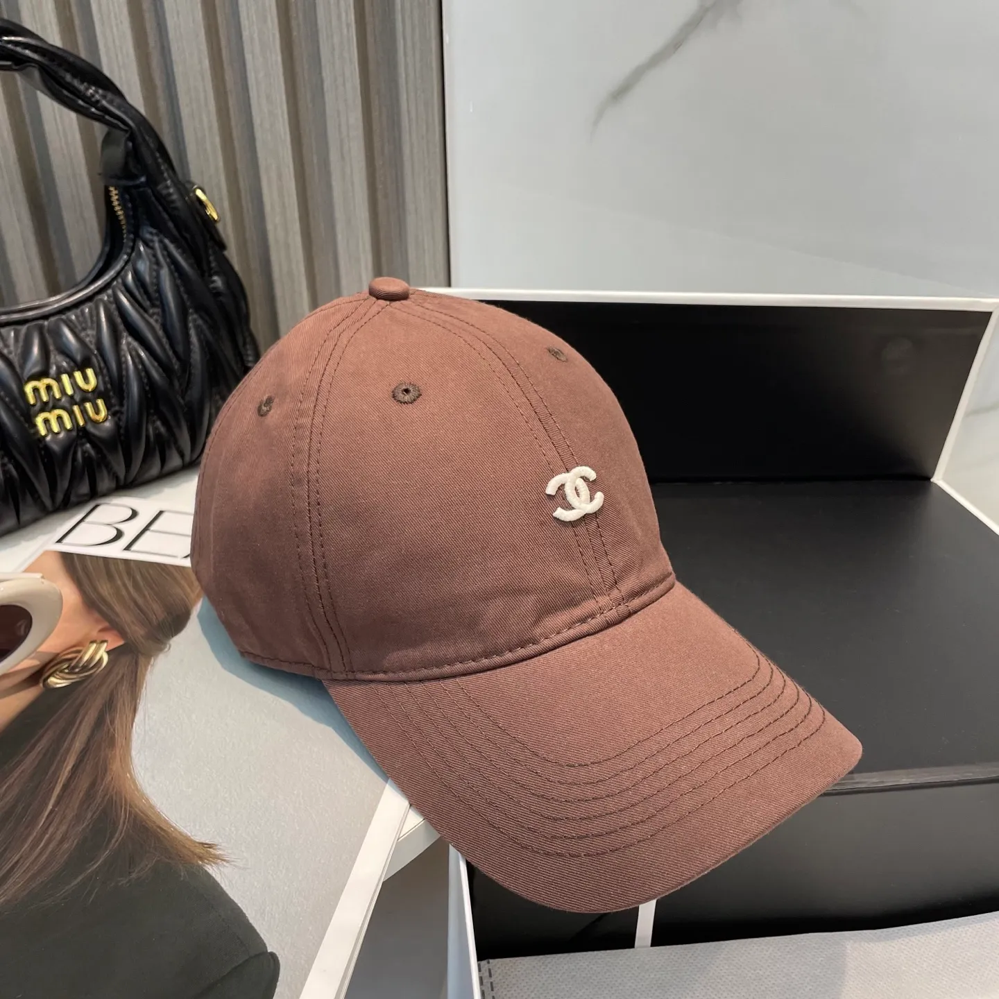 P60 CHANEL [Chanel] New simple embroidered logo baseball cap, new model shipped, big brand style is super easy to match, hurry up and get it!