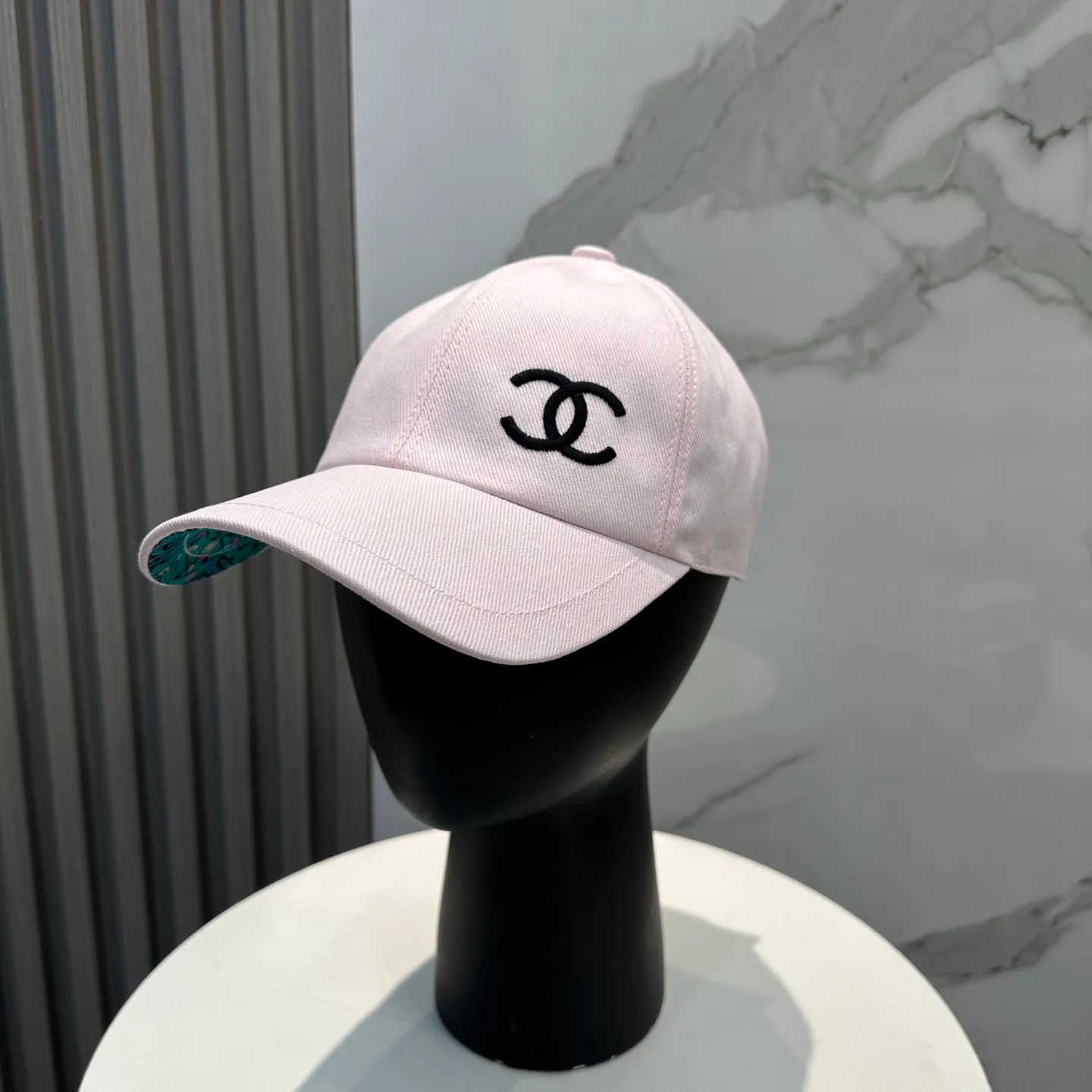 P96 Chanel (Chanel) counter new double-sided embroidered baseball cap🧢1:1 mold customization, three-dimensional embroidery, exquisite and flawless! 100% pure cotton fabric, original factory quality, exclusive physical photography.