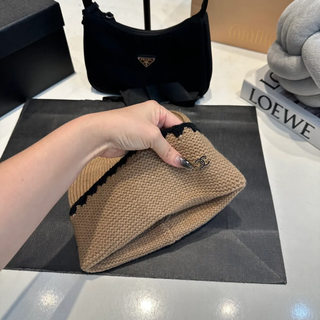 P50 Cha.nel official website quality Chanel autumn and winter woolen hat recommended by Internet celebrity fashion bloggers, Xiaohongshu's popular style, super soft and comfortable knitted hat with excellent elasticity!