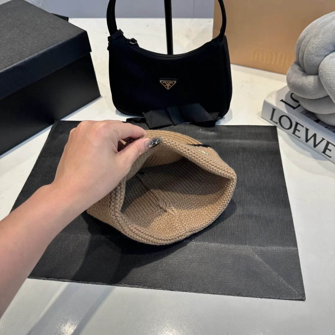 P50 Cha.nel official website quality Chanel autumn and winter woolen hat recommended by Internet celebrity fashion bloggers, Xiaohongshu's popular style, super soft and comfortable knitted hat with excellent elasticity!