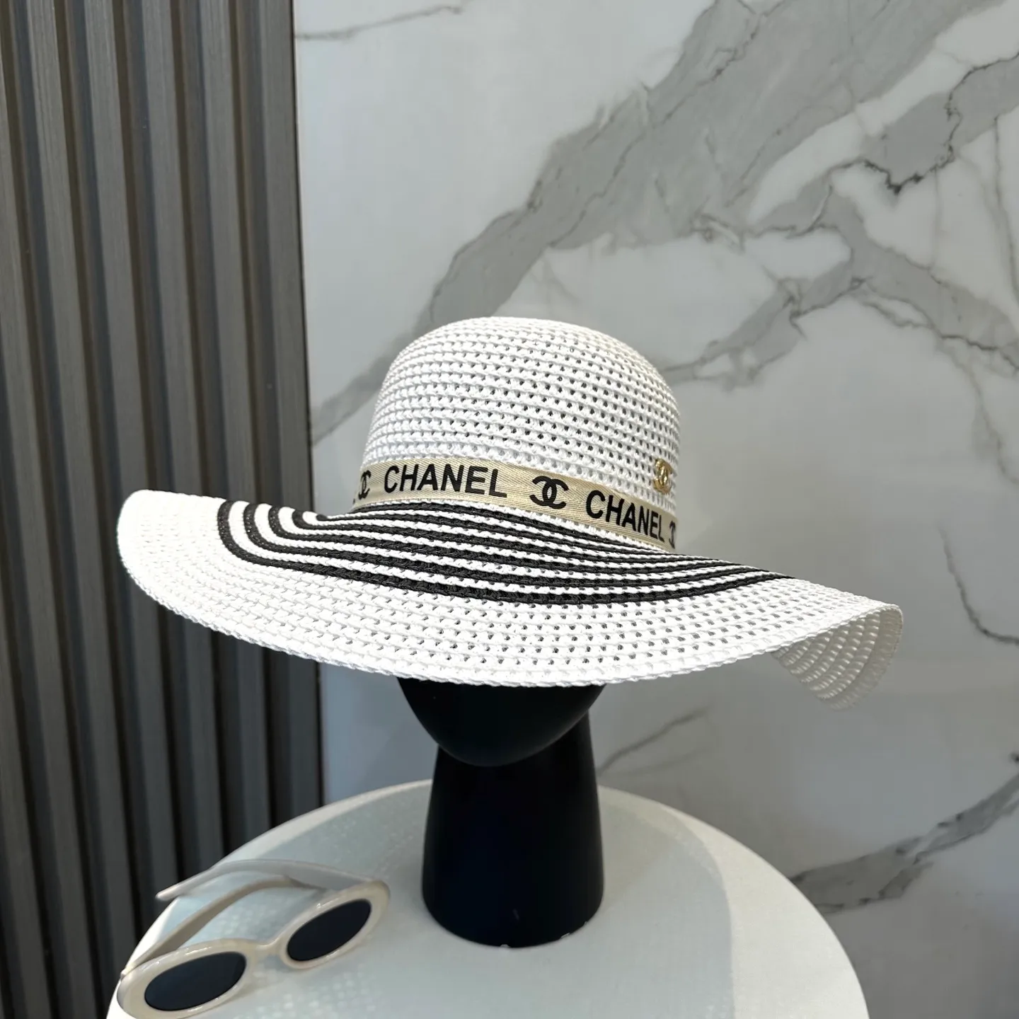P80 CHANEL big brimmed hat, big sun hat, made of fine straw, official model opening, non-market ordinary version, head circumference 57cm