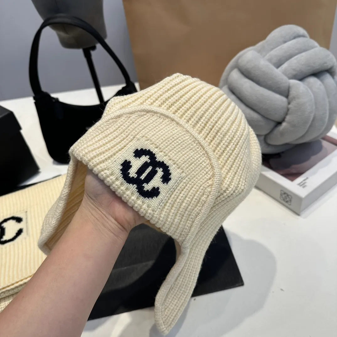 P160 Chane*🆕Chanel 24N new ski series wool hat, hat, scarf set, the popular Lei Feng hat on the Internet, black and white, versatile and cool, can be worn by men and women as a couple, warm and good-looking, a must-have