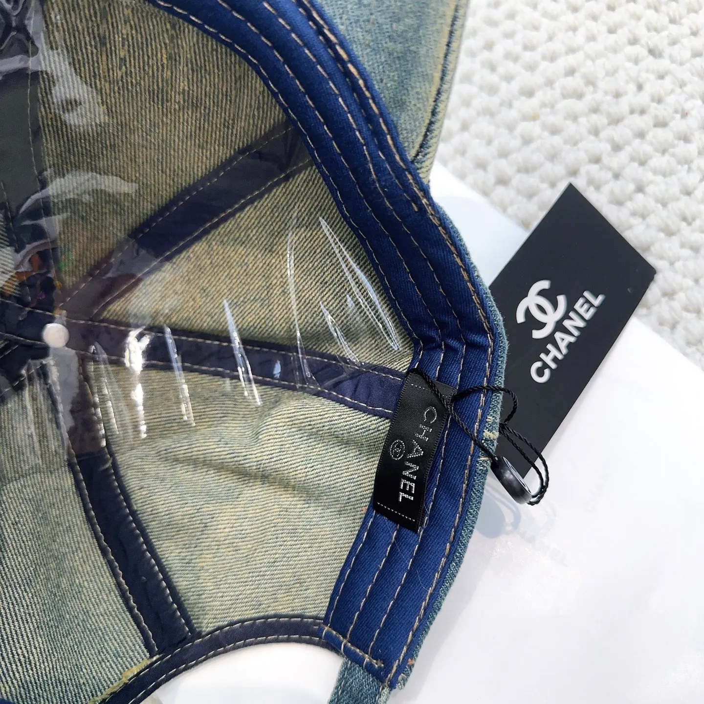P66 CHANEL Chanel new style 🆕denim blue retro style baseball cap 🧢🔸 Take it out for holiday travel and look beautiful❕ Second-hand style. This kind of hat is not easy to match 😬 Ready in stock