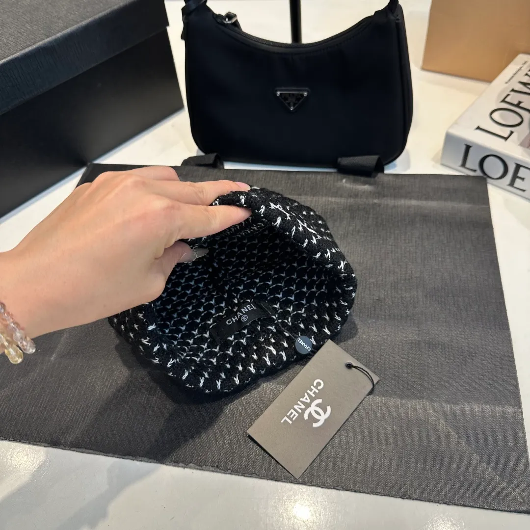 P60 Chanel knitted beanie