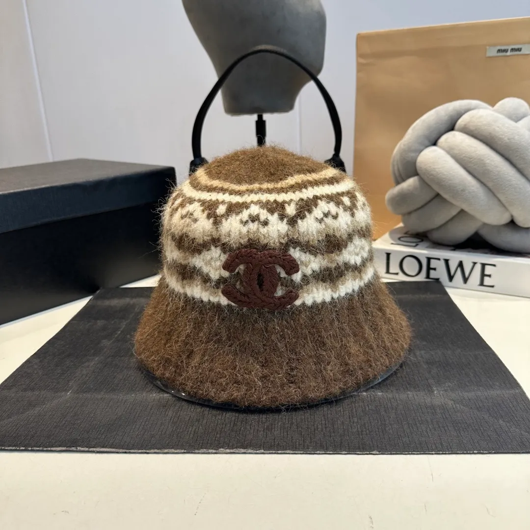 P60 CHANEL Chanel 2025 autumn and winter new small fragrant style fisherman hat unique design ~ a retro literary style