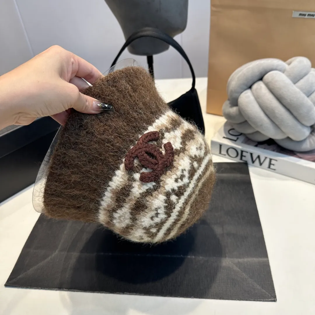 P60 CHANEL Chanel 2025 autumn and winter new small fragrant style fisherman hat unique design ~ a retro literary style