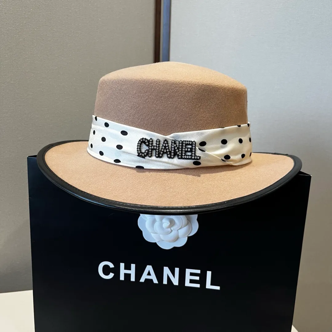 💰180¥ Chanel new wool top hat, flat top hat, 100% wool fabric 🦙%, head circumference 57cm