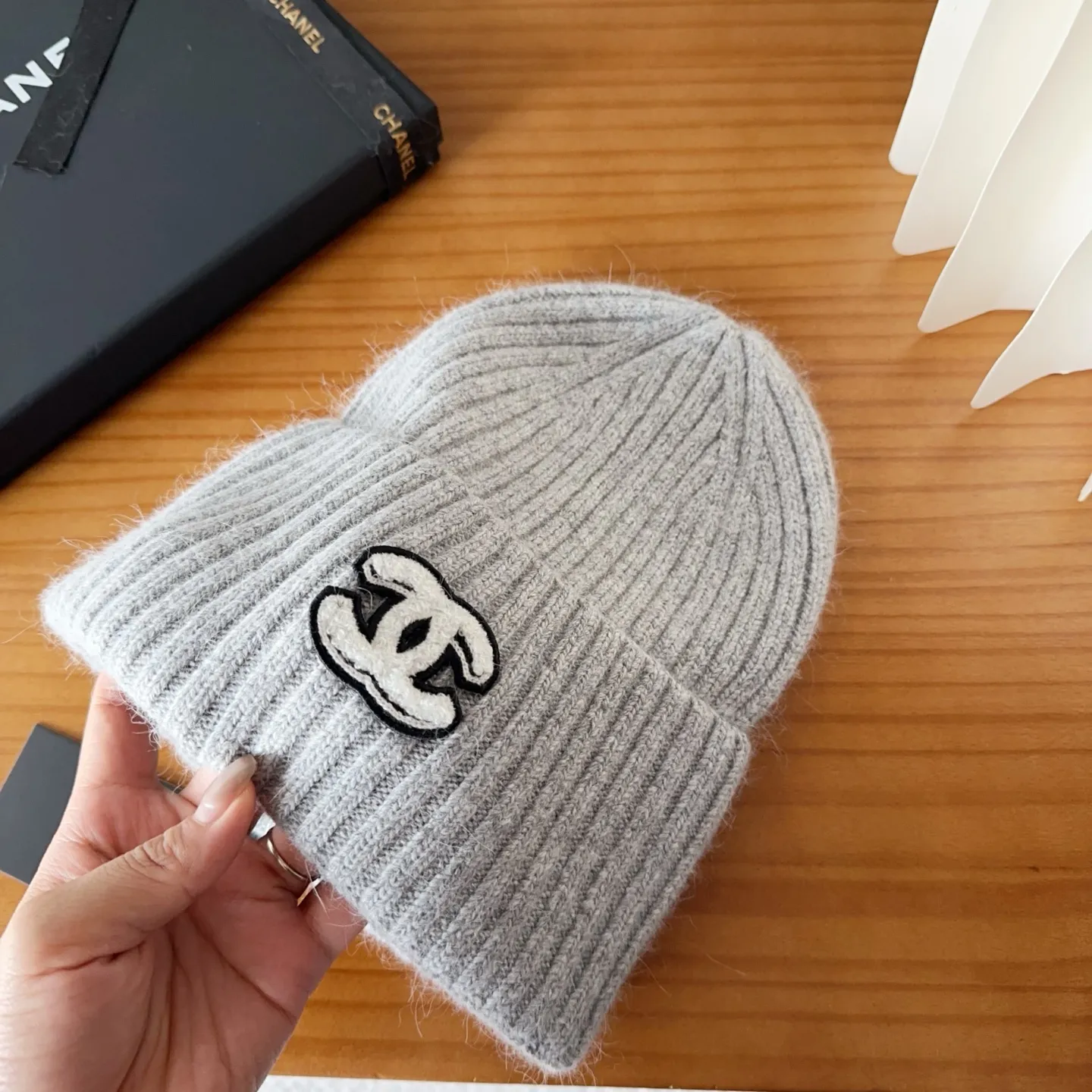 💰90 Chanel official website releases CHANEL small and popular knitted hat! Xiaohongshu’s new product is released, it’s so 🉑️, high-elastic fabric, classic colors, same style for men and women.
