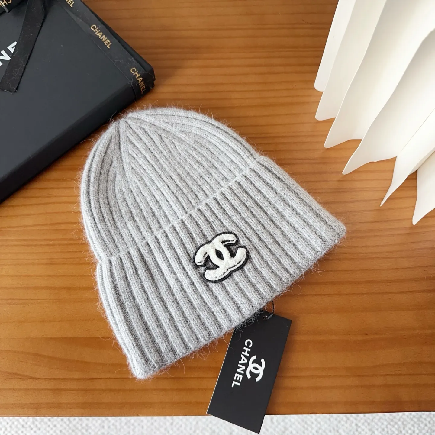 💰90 Chanel official website releases CHANEL small and popular knitted hat! Xiaohongshu’s new product is released, it’s so 🉑️, high-elastic fabric, classic colors, same style for men and women.