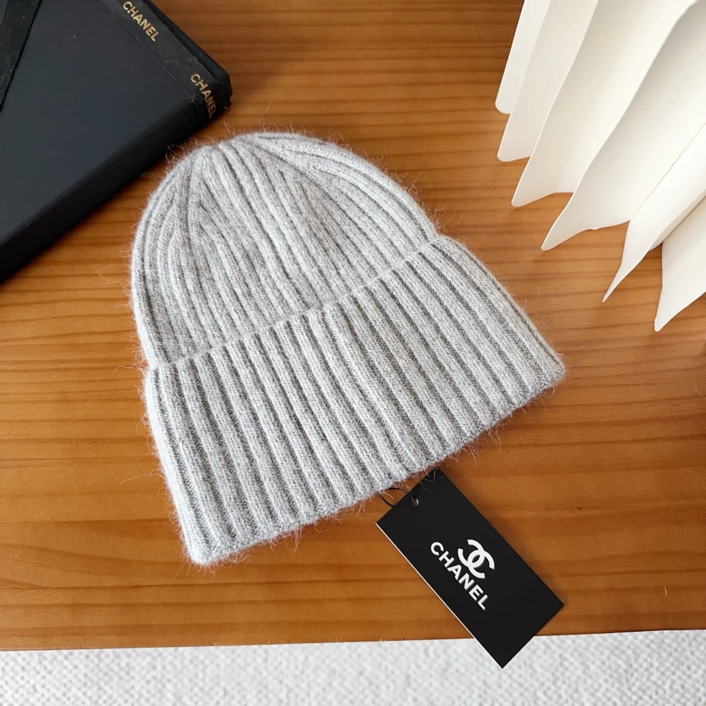 💰90 Chanel official website releases CHANEL small and popular knitted hat! Xiaohongshu’s new product is released, it’s so 🉑️, high-elastic fabric, classic colors, same style for men and women.