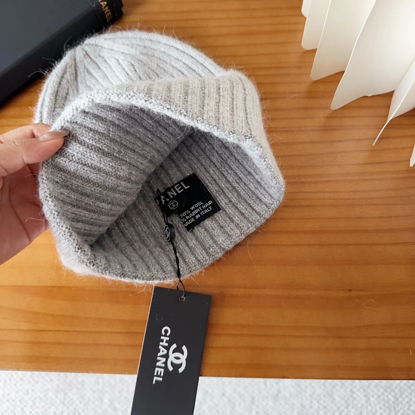 💰90 Chanel official website releases CHANEL small and popular knitted hat! Xiaohongshu’s new product is released, it’s so 🉑️, high-elastic fabric, classic colors, same style for men and women.